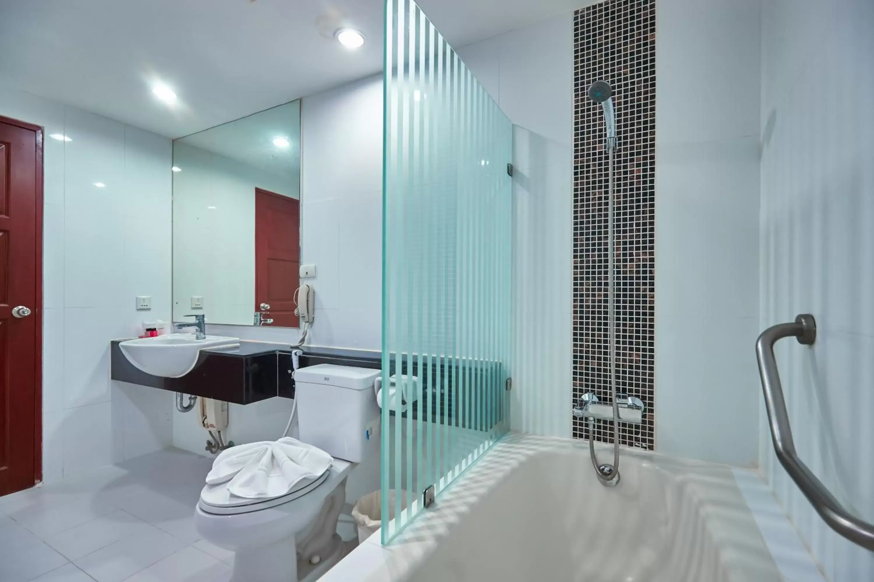 Shower, Bathroom in Nana Hiso Hotel
