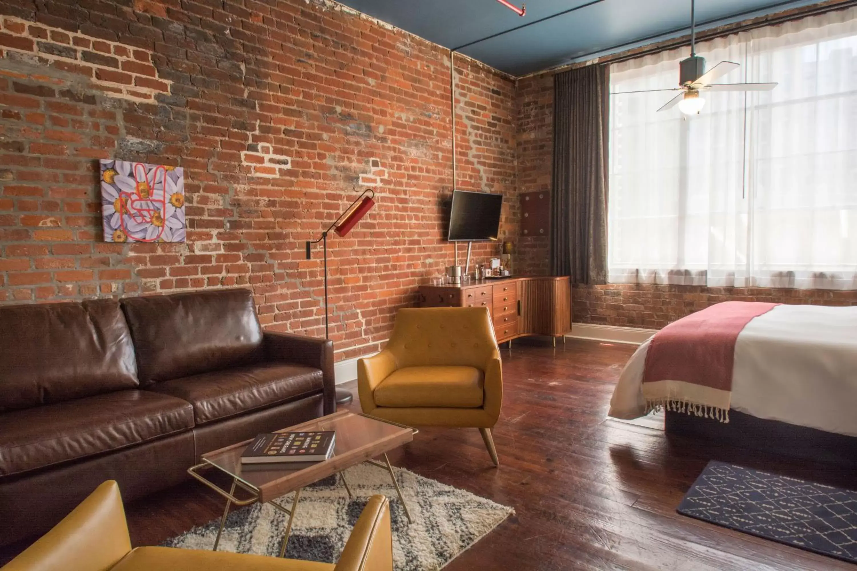 Photo of the whole room, Seating Area in The Old No. 77 Hotel & Chandlery