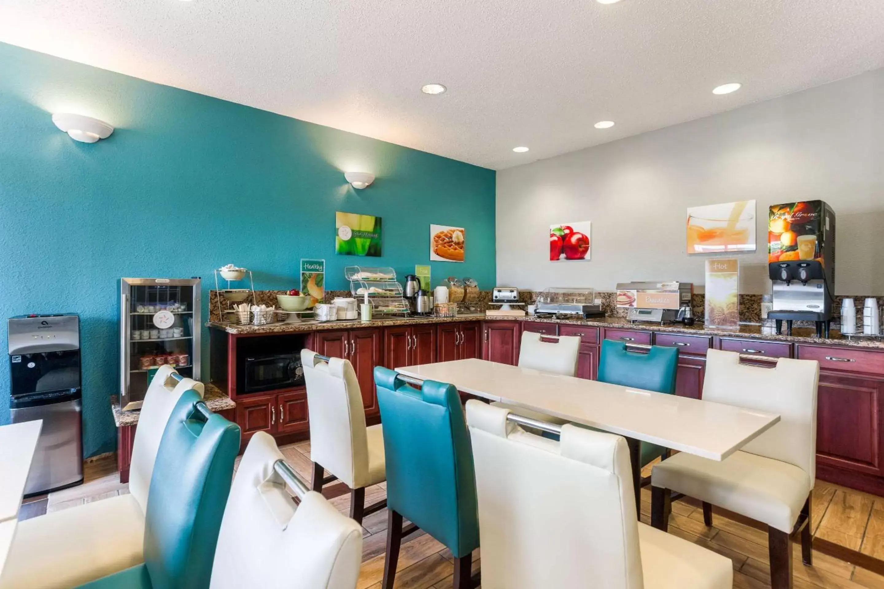 Restaurant/places to eat in Quality Inn & Suites Ferdinand Restaurant/places to eat in Quality Inn & Suites Ferdinand