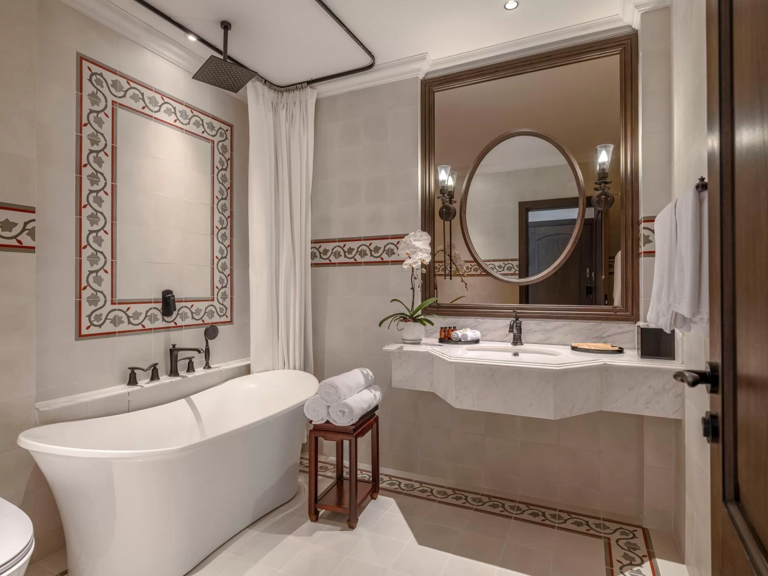 Bathroom in De Syloia Hotel