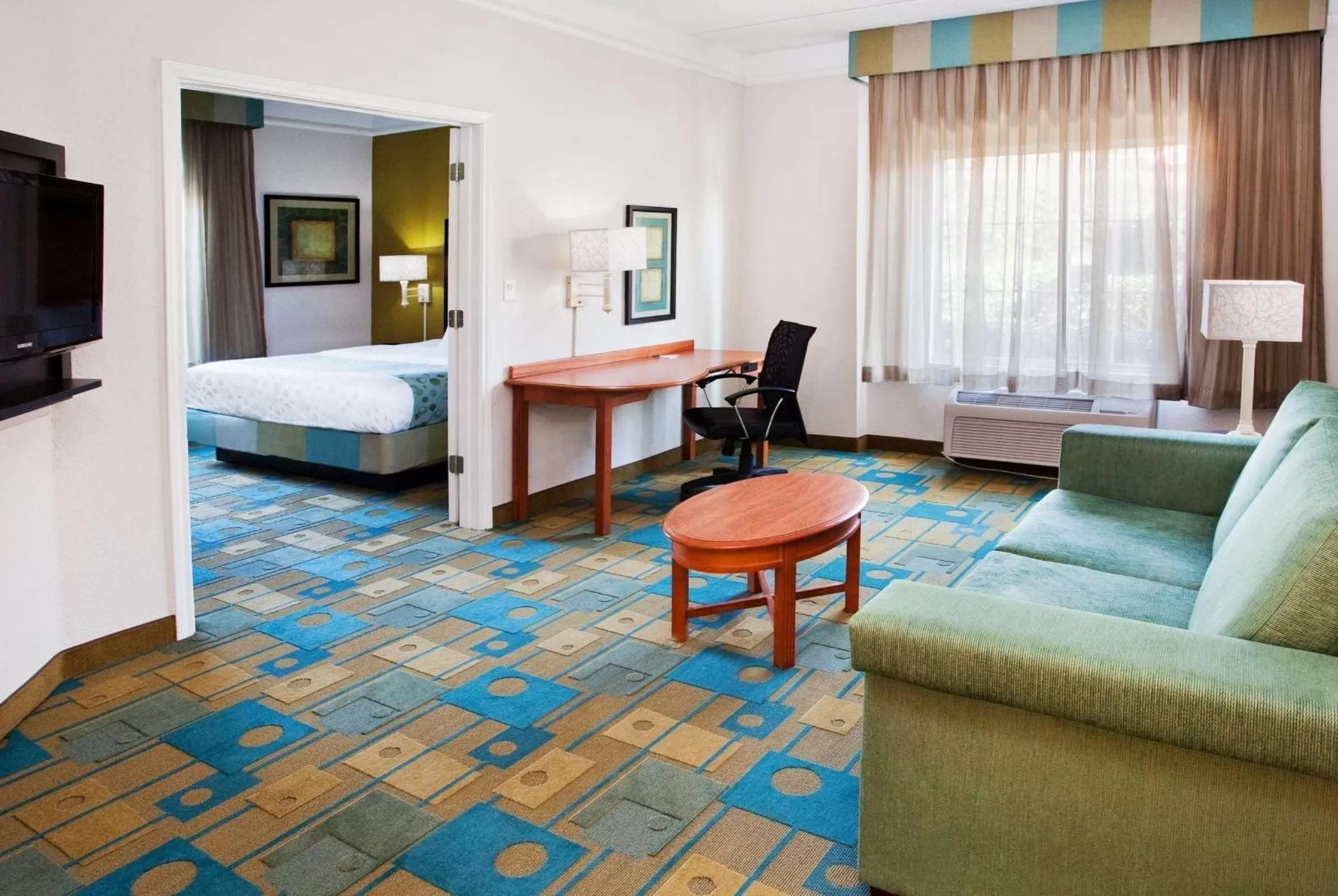 Photo of the whole room, Bed in La Quinta by Wyndham Greenville Haywood