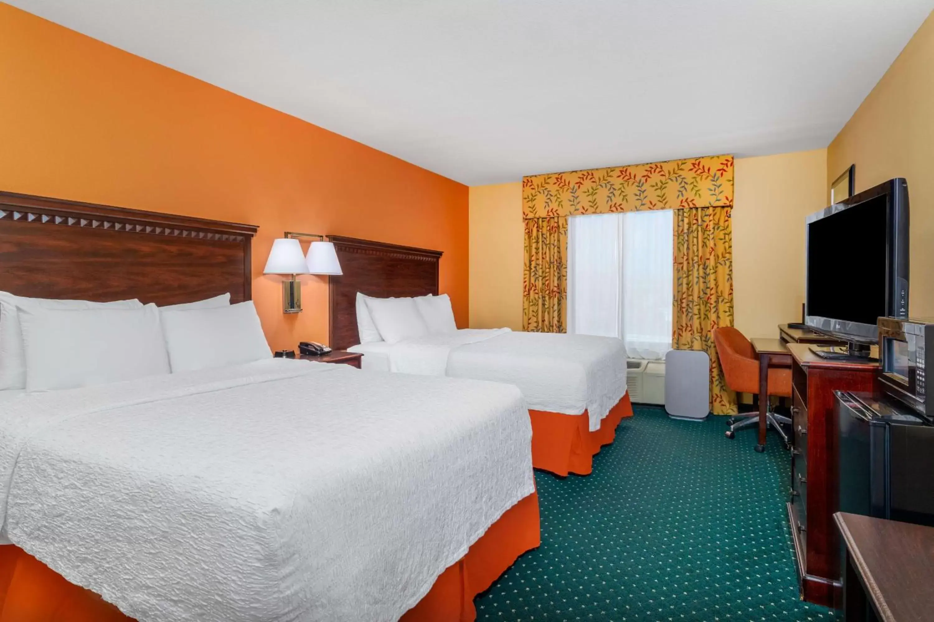 Bedroom, Bed in Hampton Inn & Suites Sacramento-Elk Grove Laguna I-5