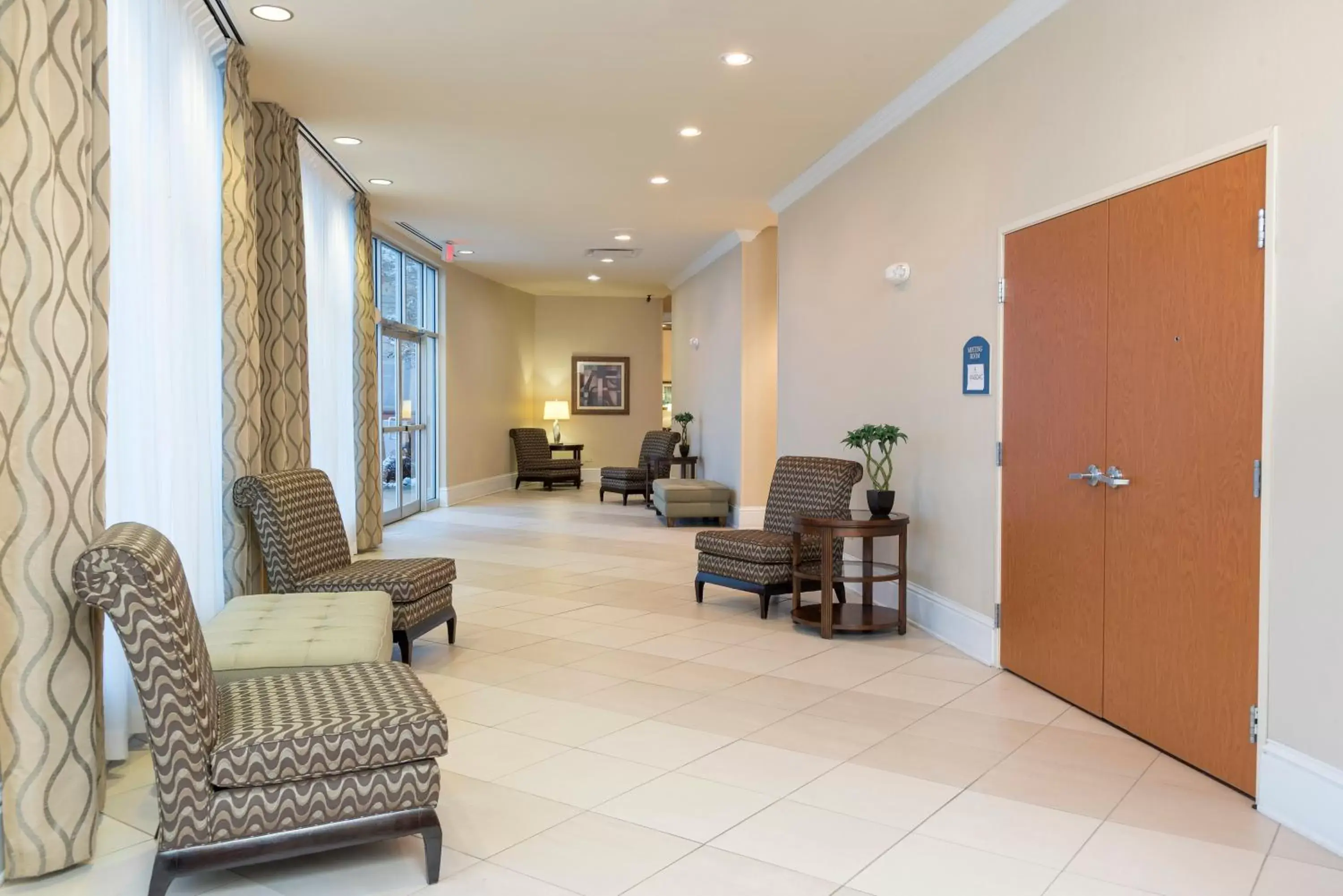 Meeting/conference room, Seating Area in Holiday Inn Aurora North - Naperville