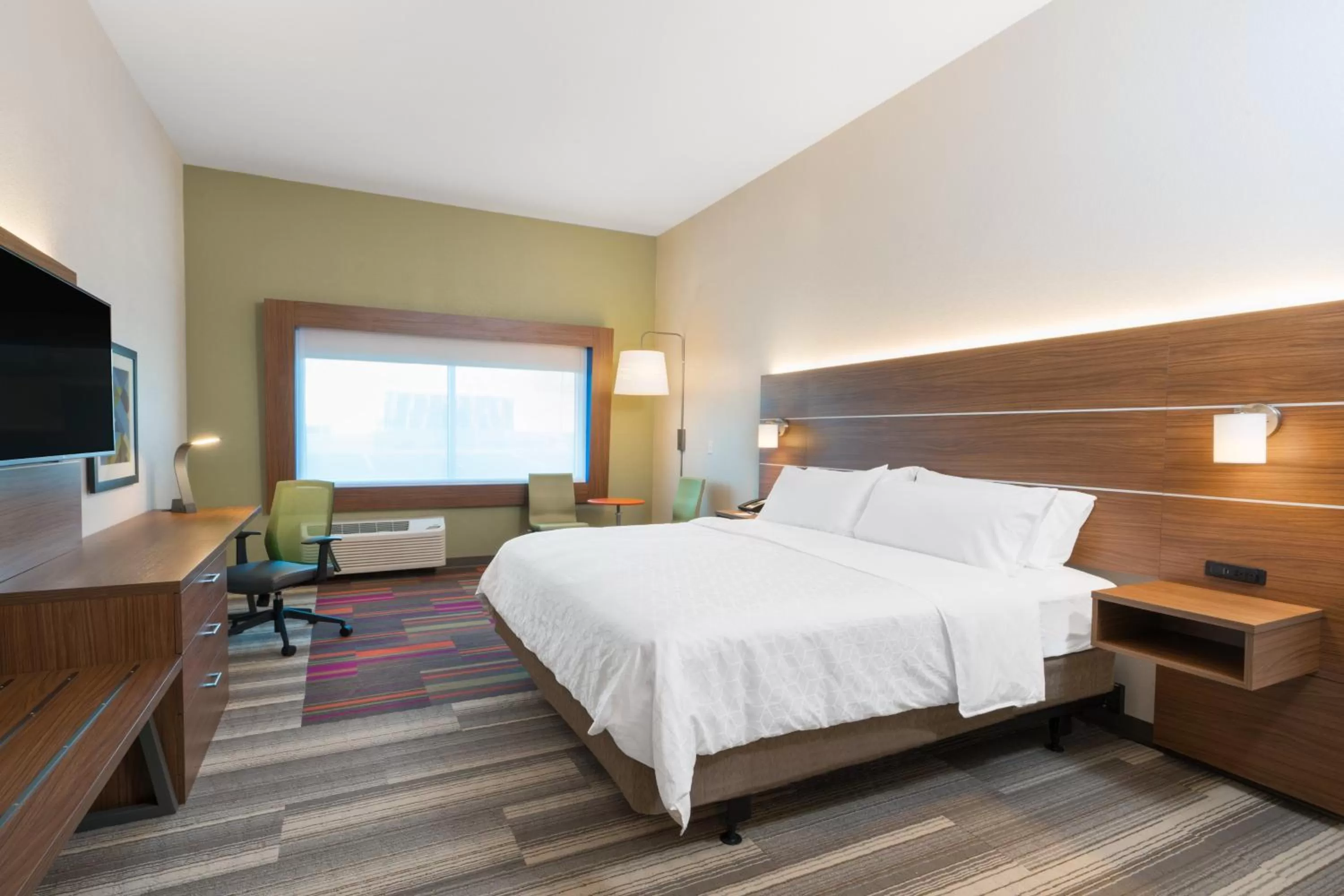 Photo of the whole room, Bed in Holiday Inn Express & Suites Lake Havasu - London Bridge by IHG