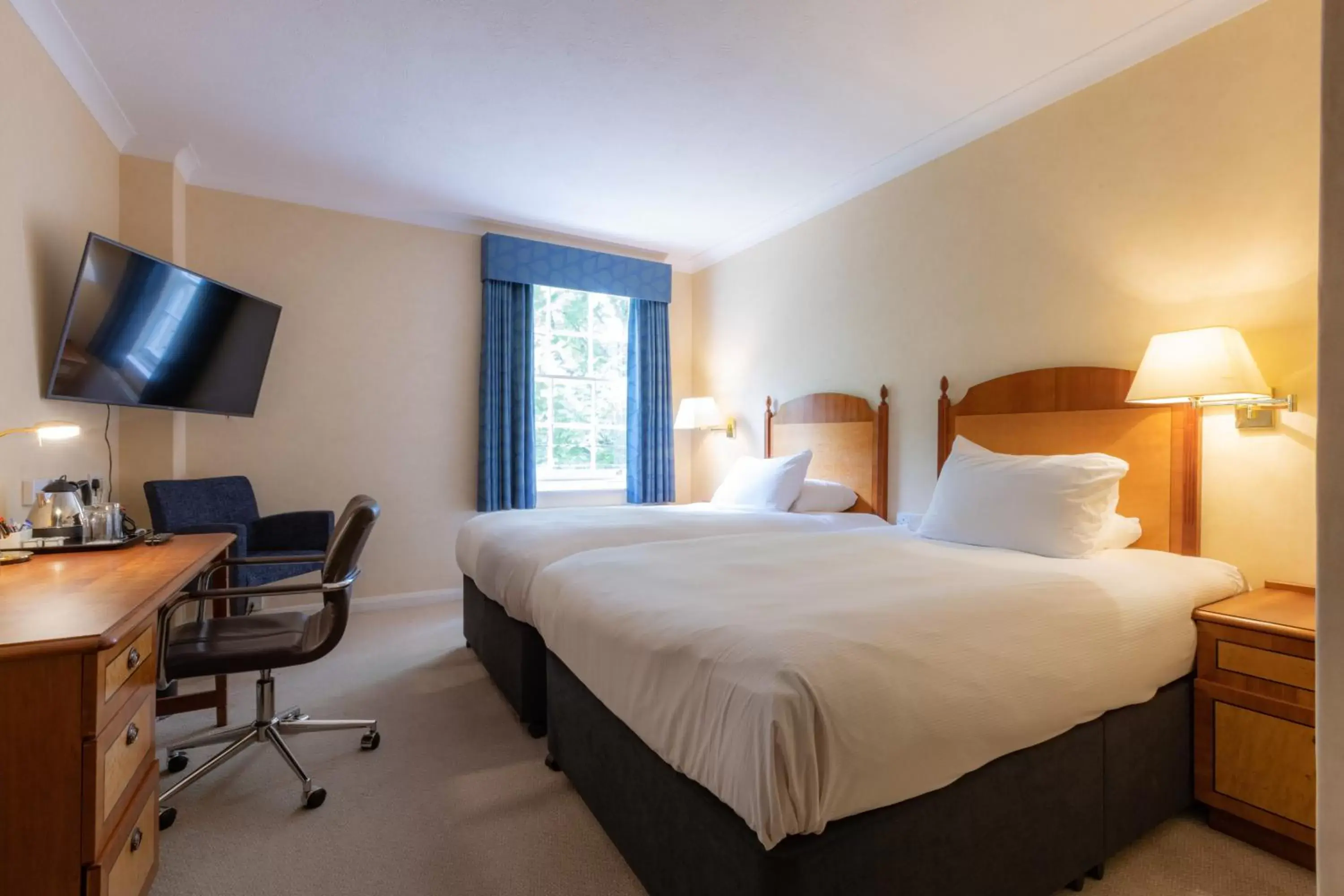 Bedroom, Bed in Avisford Park Hotel
