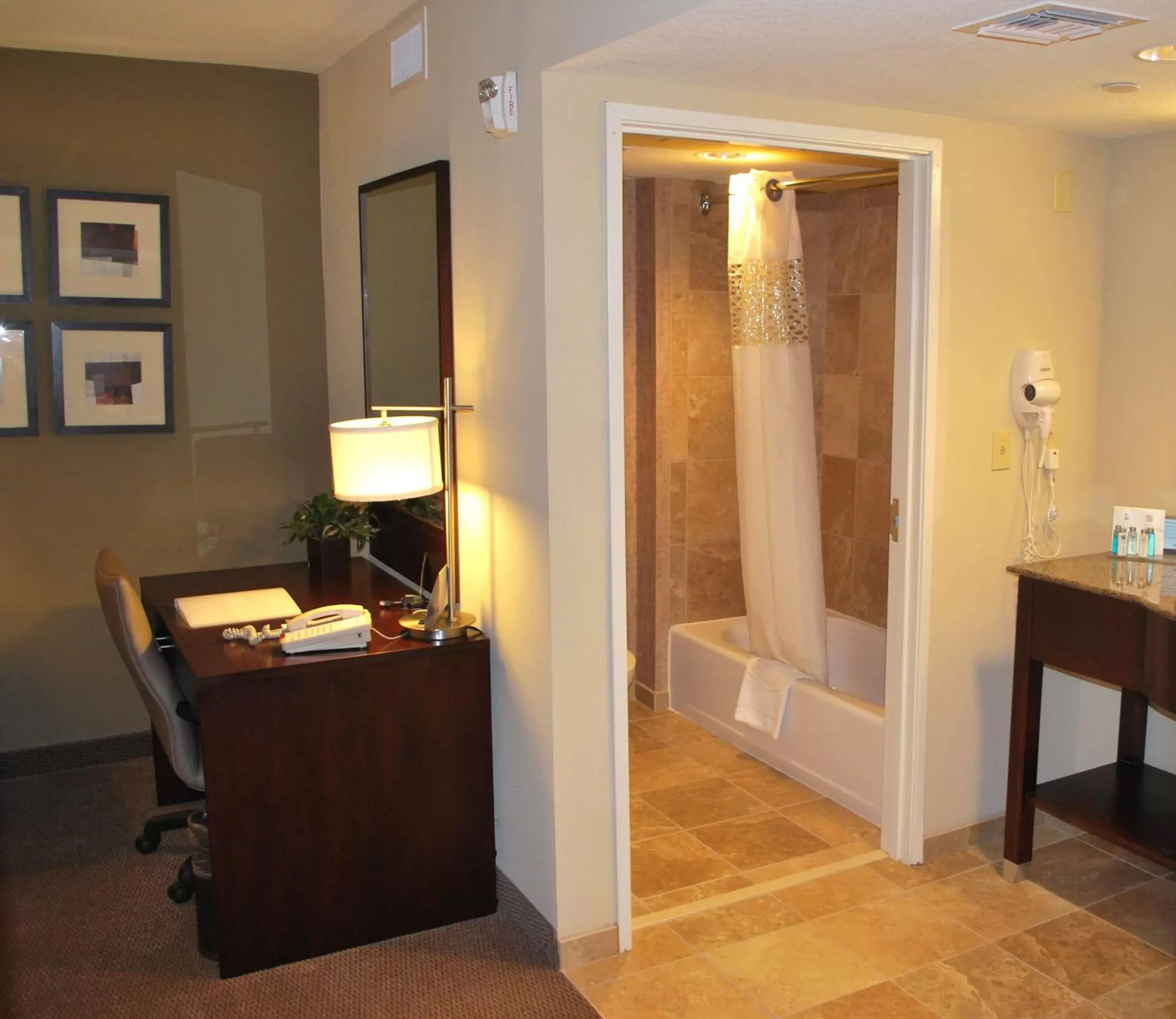 Bathroom in Hampton Inn & Suites Phoenix/Gilbert
