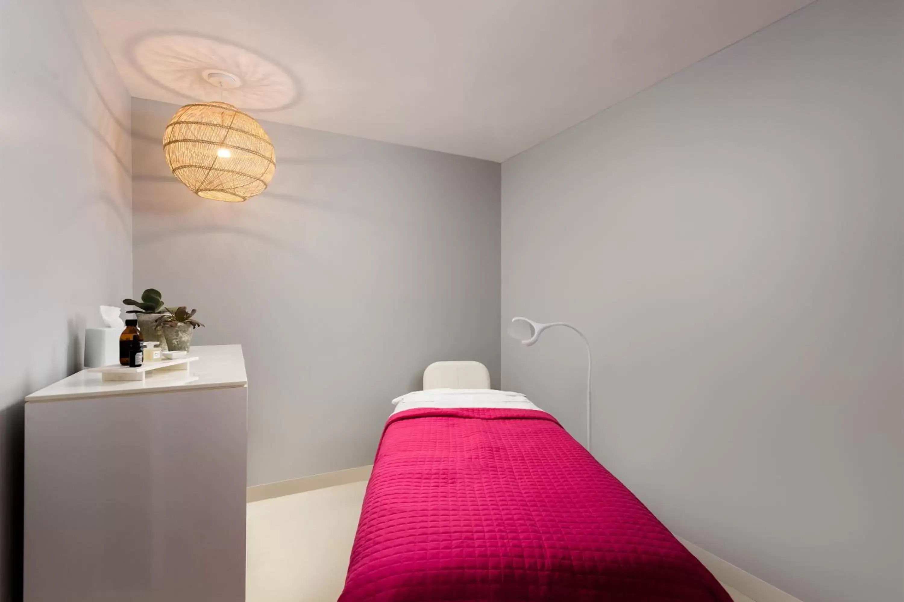 Spa and wellness centre/facilities, Bed in W Scottsdale