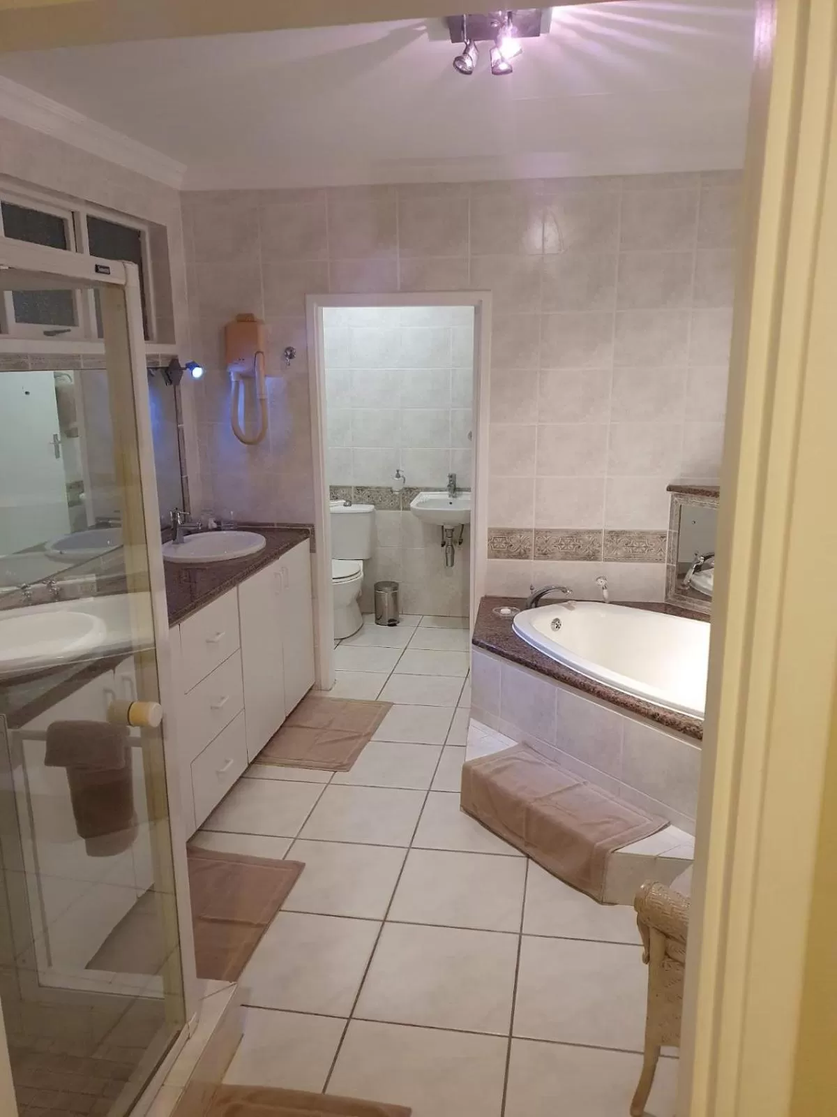 Ingwe Manor Guesthouse