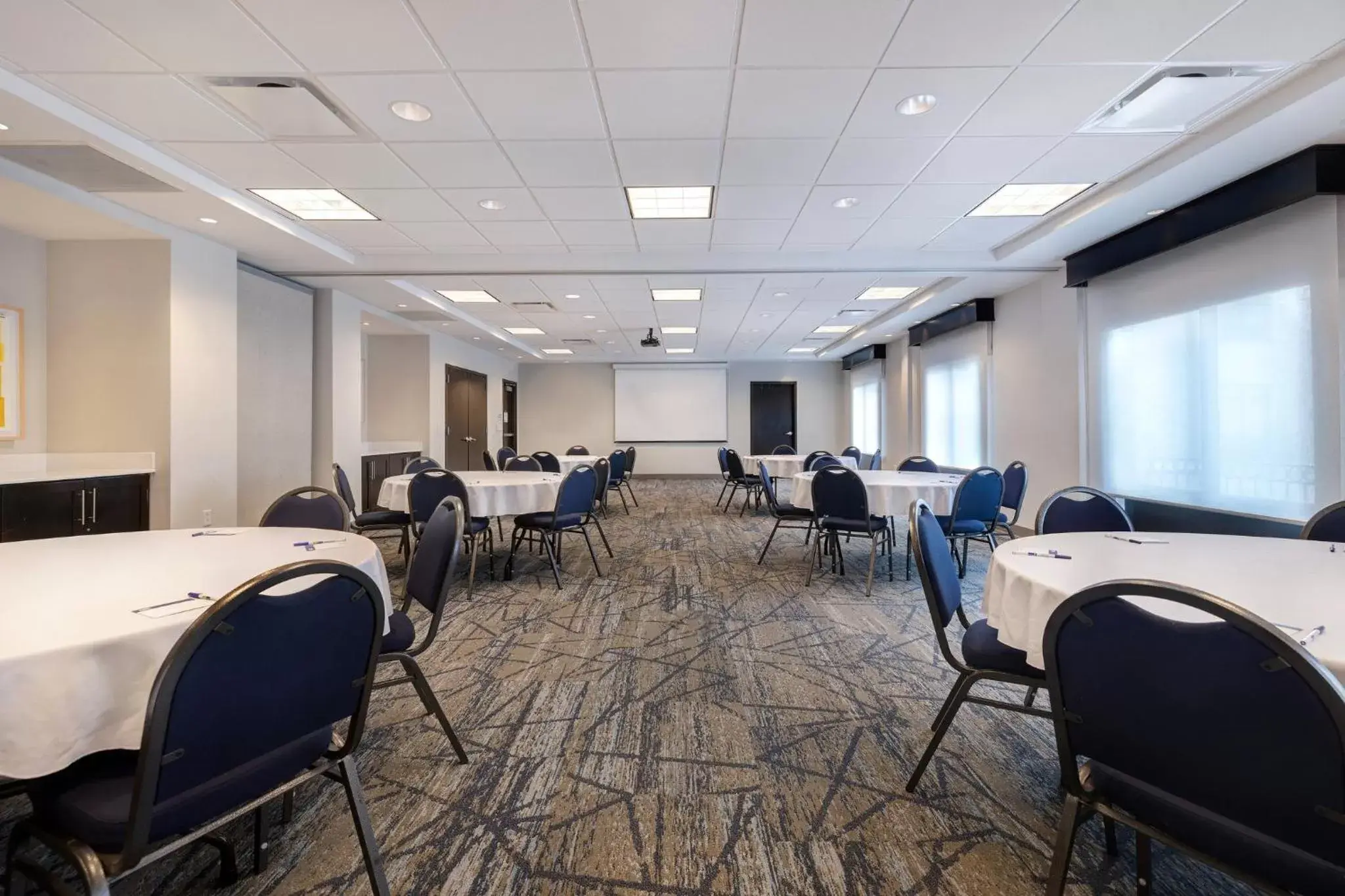 Meeting/conference room, Business Area/Conference Room in Holiday Inn Express & Suites - Kansas City KU Medical Center, an IHG Hotel