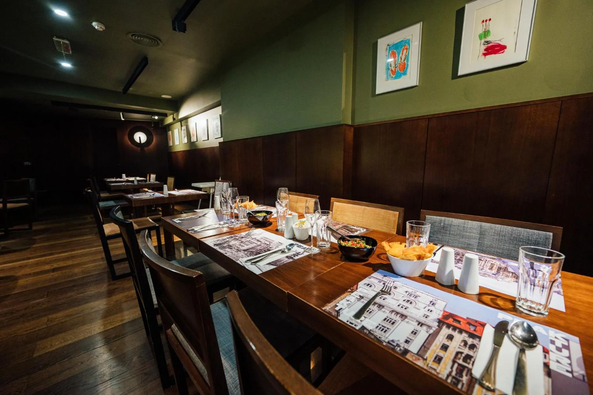 Restaurant/places to eat in Peakture Hotel