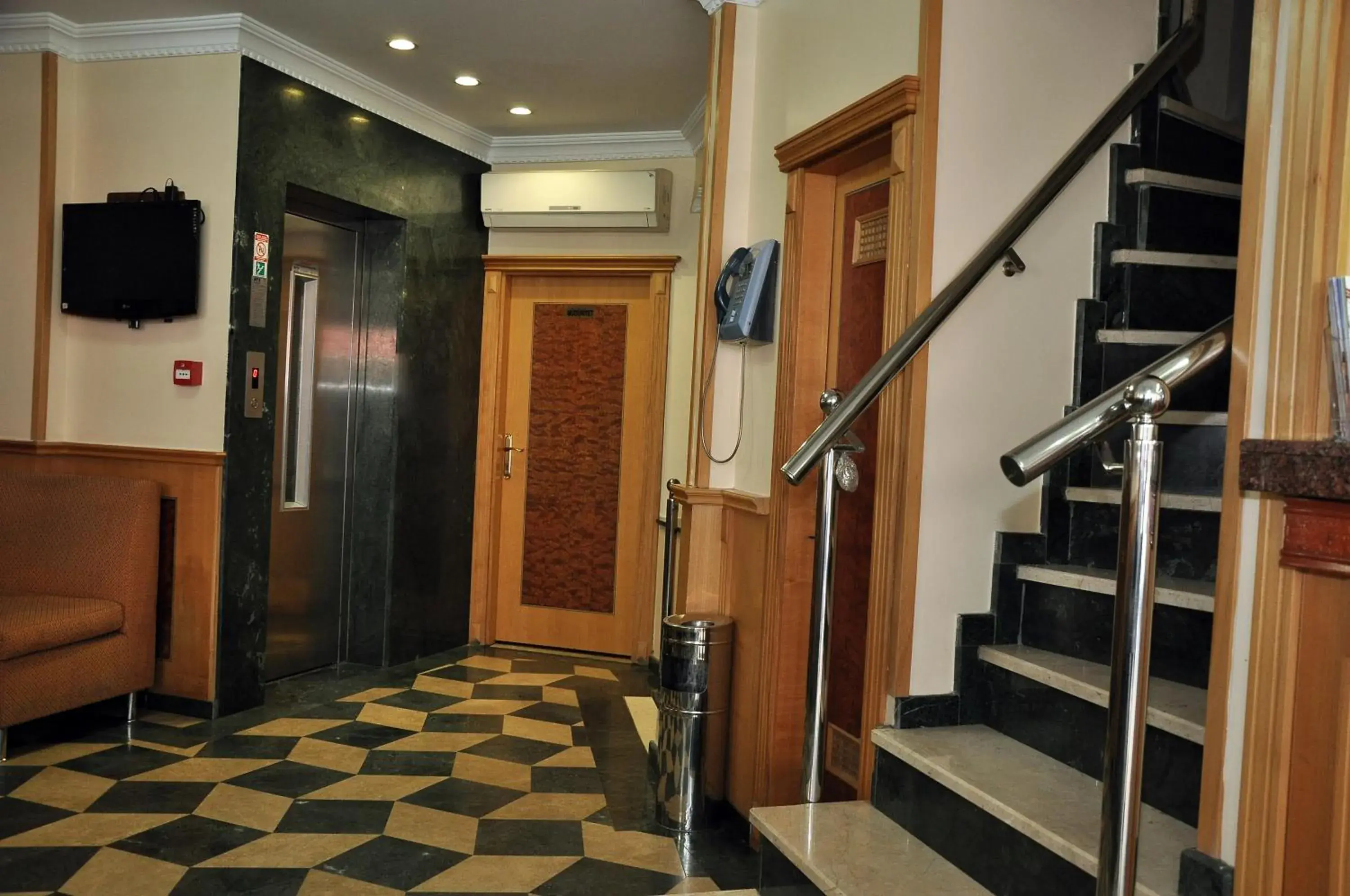 elevator, TV/Entertainment Center in Grand Papirus Hotel