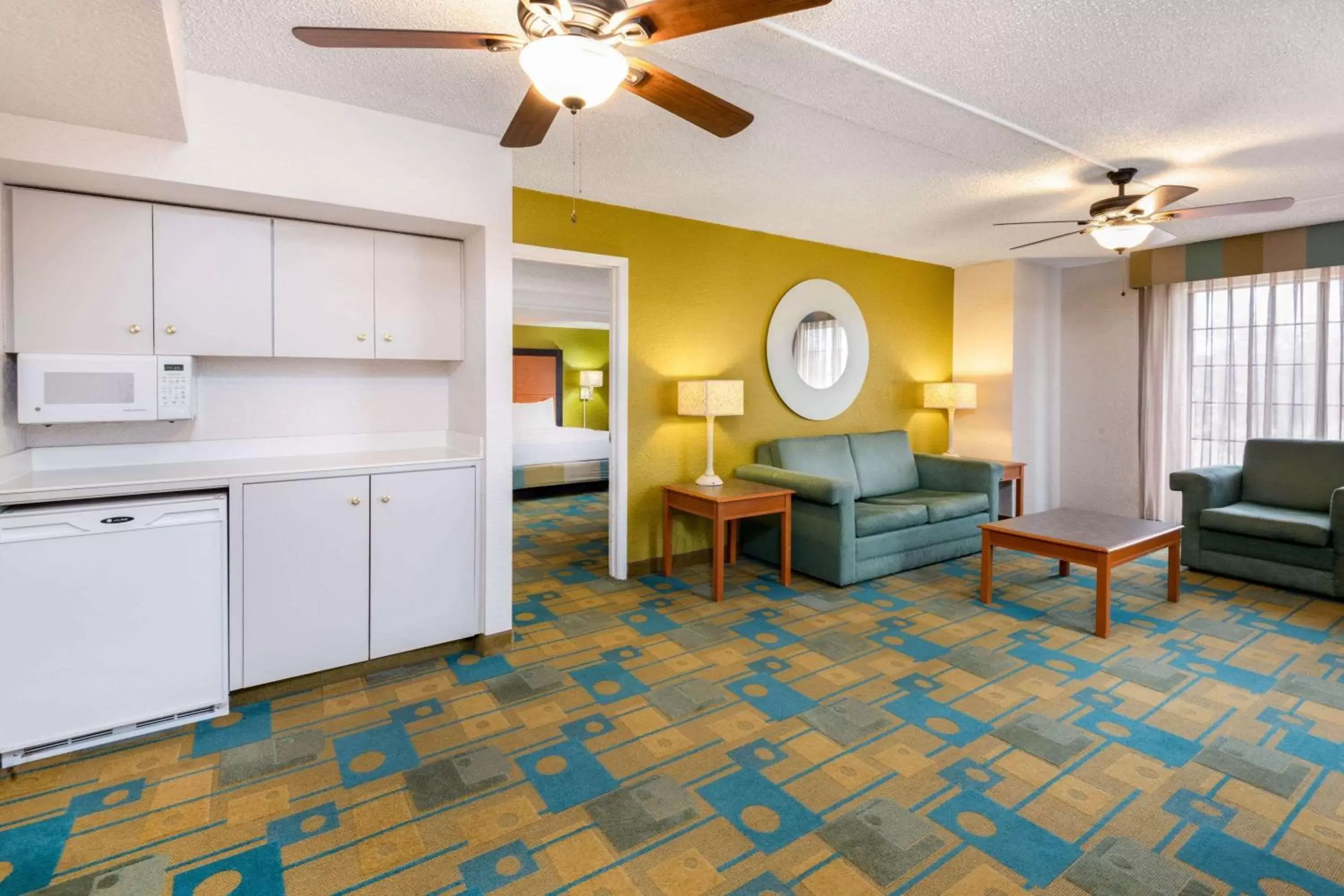 Photo of the whole room, Seating Area in La Quinta Inn by Wyndham Amarillo West Medical Center