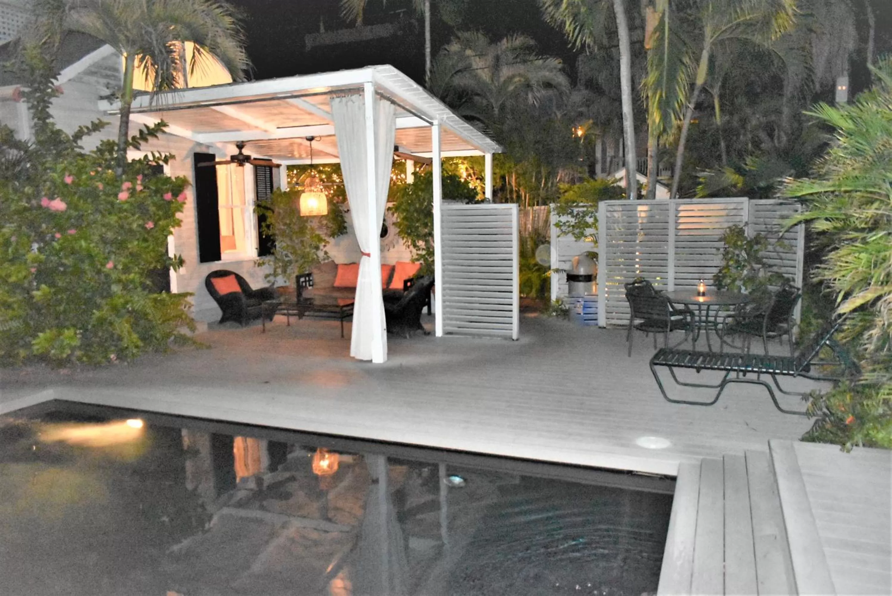 Simonton Court Historic Inn & Cottages