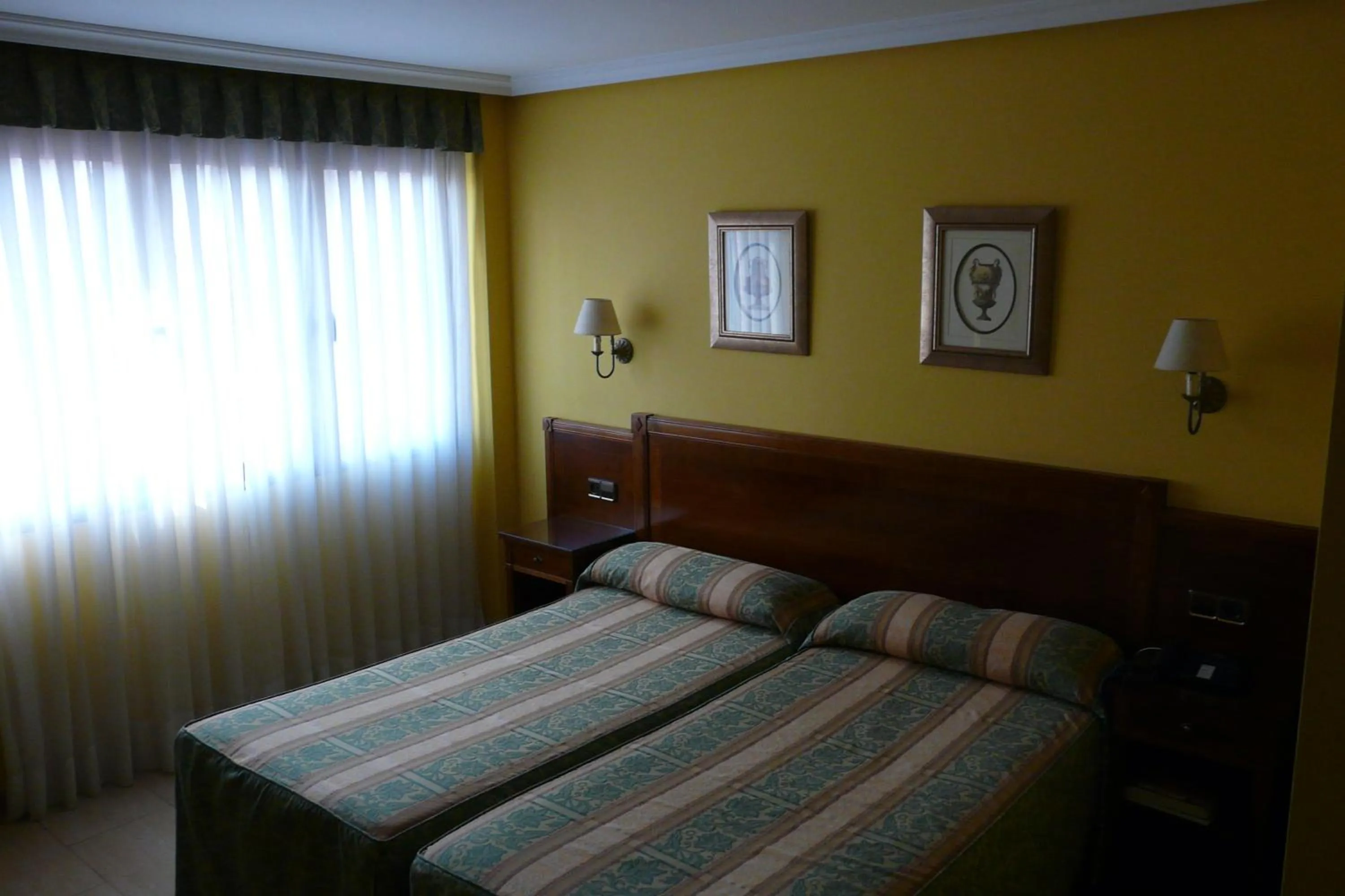 Bedroom, Bed in Idh Angel