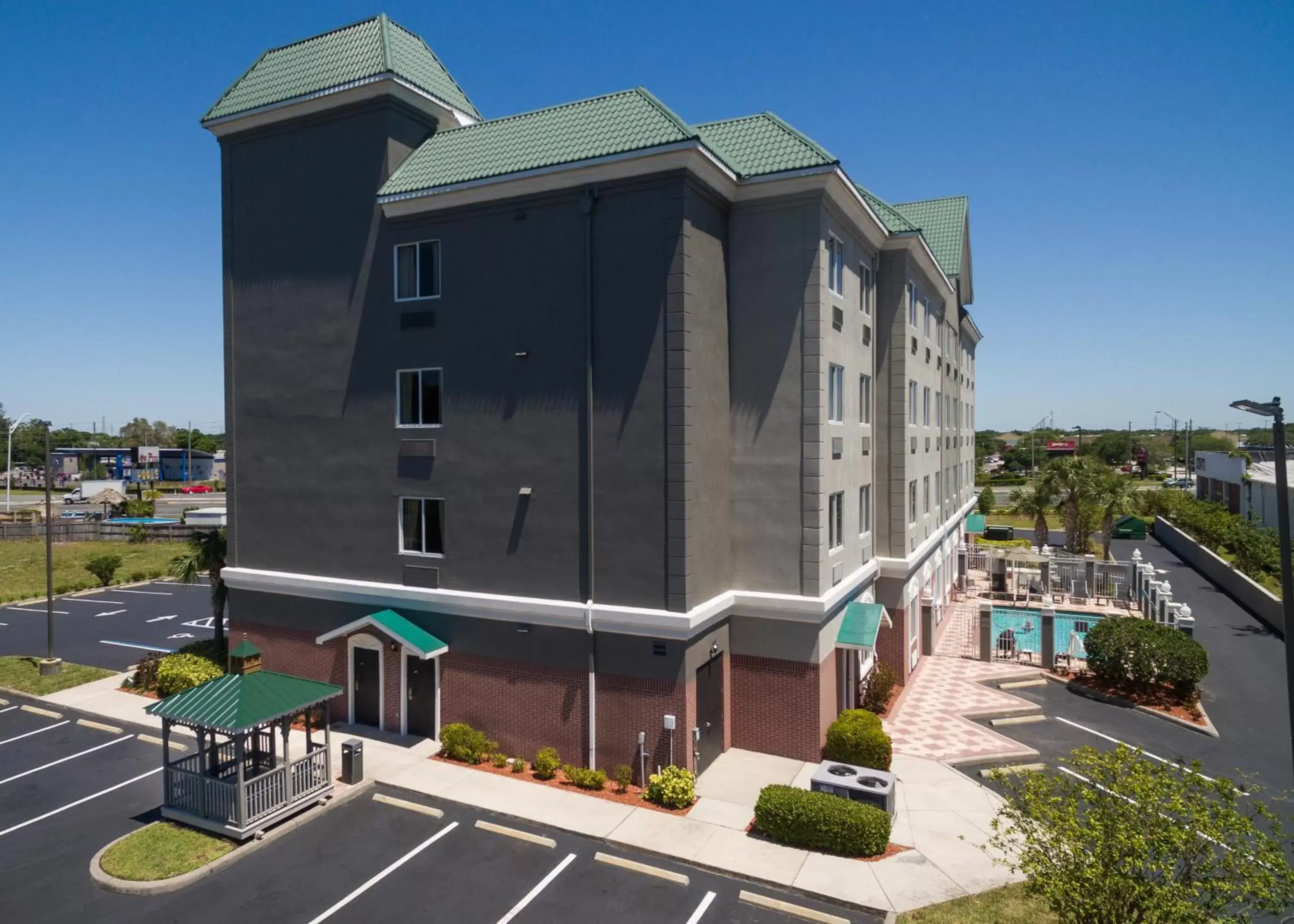 Patio, Property Building in Country Inn & Suites by Radisson, St. Petersburg - Clearwater, FL