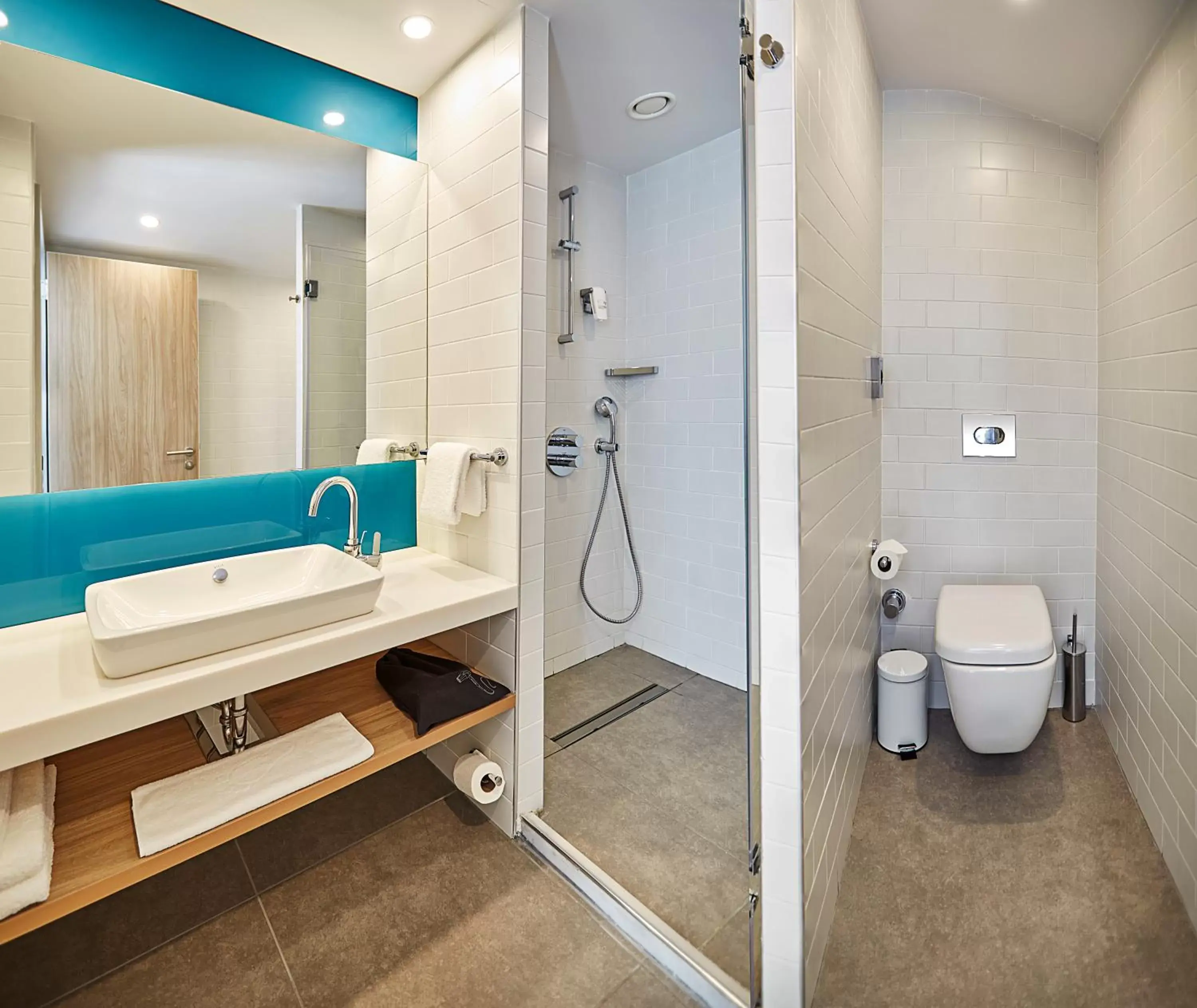 Shower, Bathroom in Holiday Inn Express - Istanbul - Atakoy Metro, an IHG Hotel
