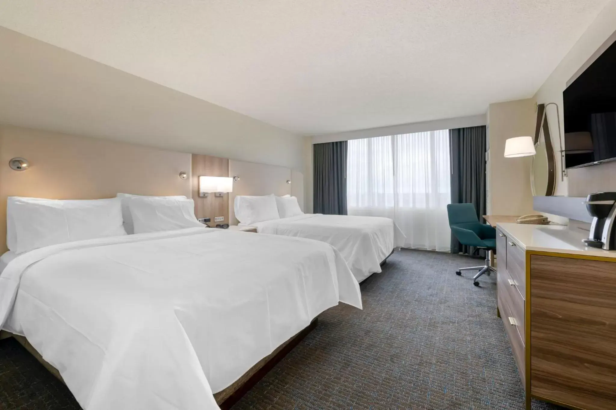 Photo of the whole room, Bed in Holiday Inn Palm Beach-Airport Conf Ctr, an IHG Hotel