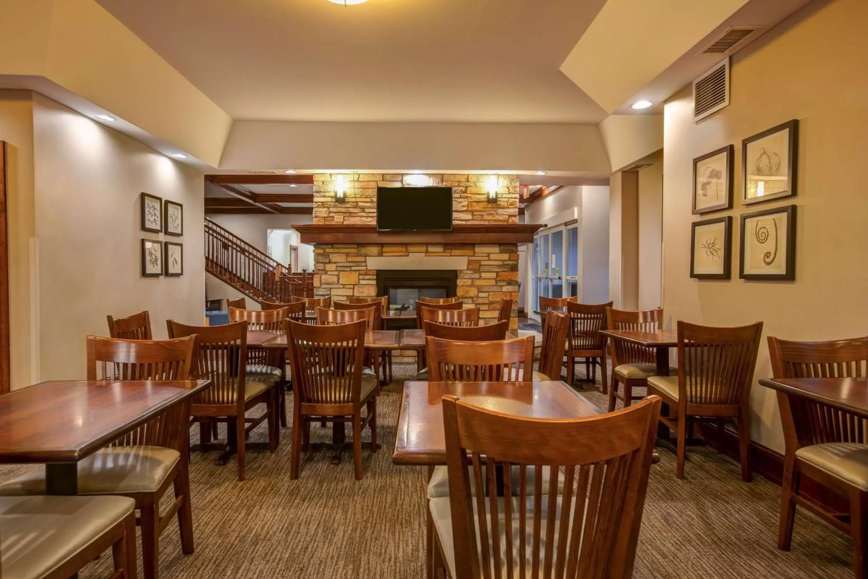Restaurant/Places to Eat in Country Inn & Suites by Radisson, Red Wing, MN