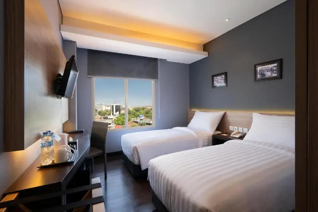 Bed in BATIQA Hotel Darmo - Surabaya