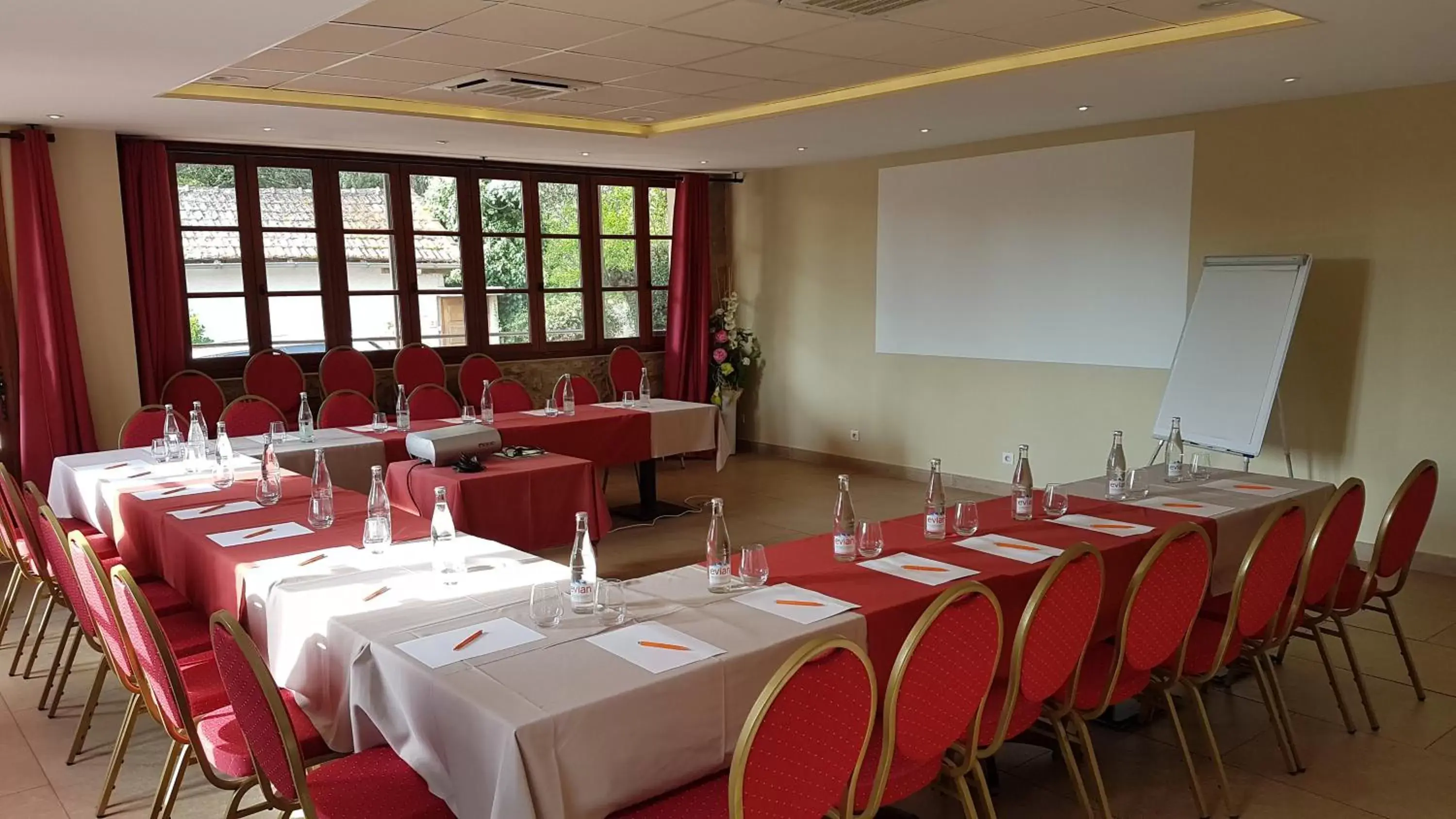 Business facilities in Domaine du Lac