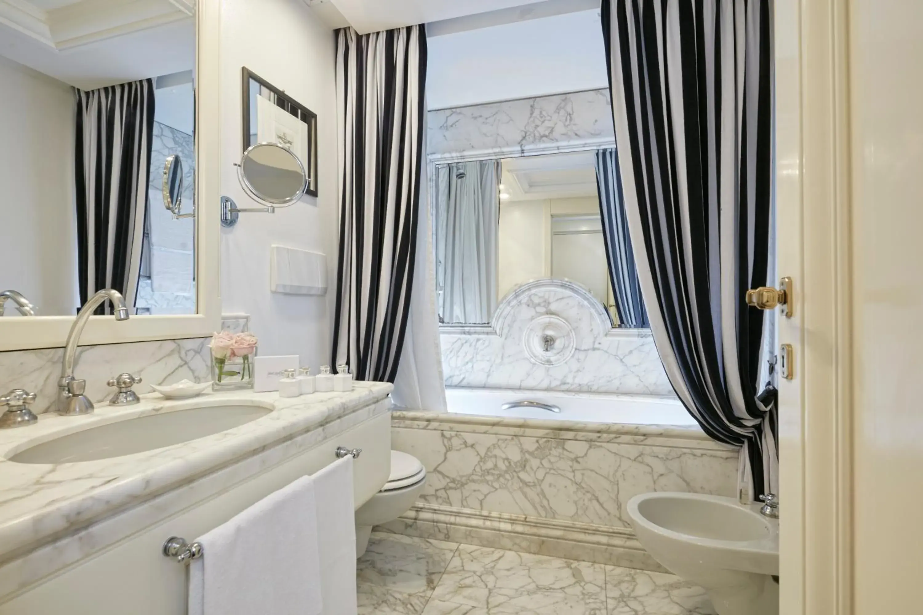 Bathroom in Hotel Lord Byron - Small Luxury Hotels Of The World