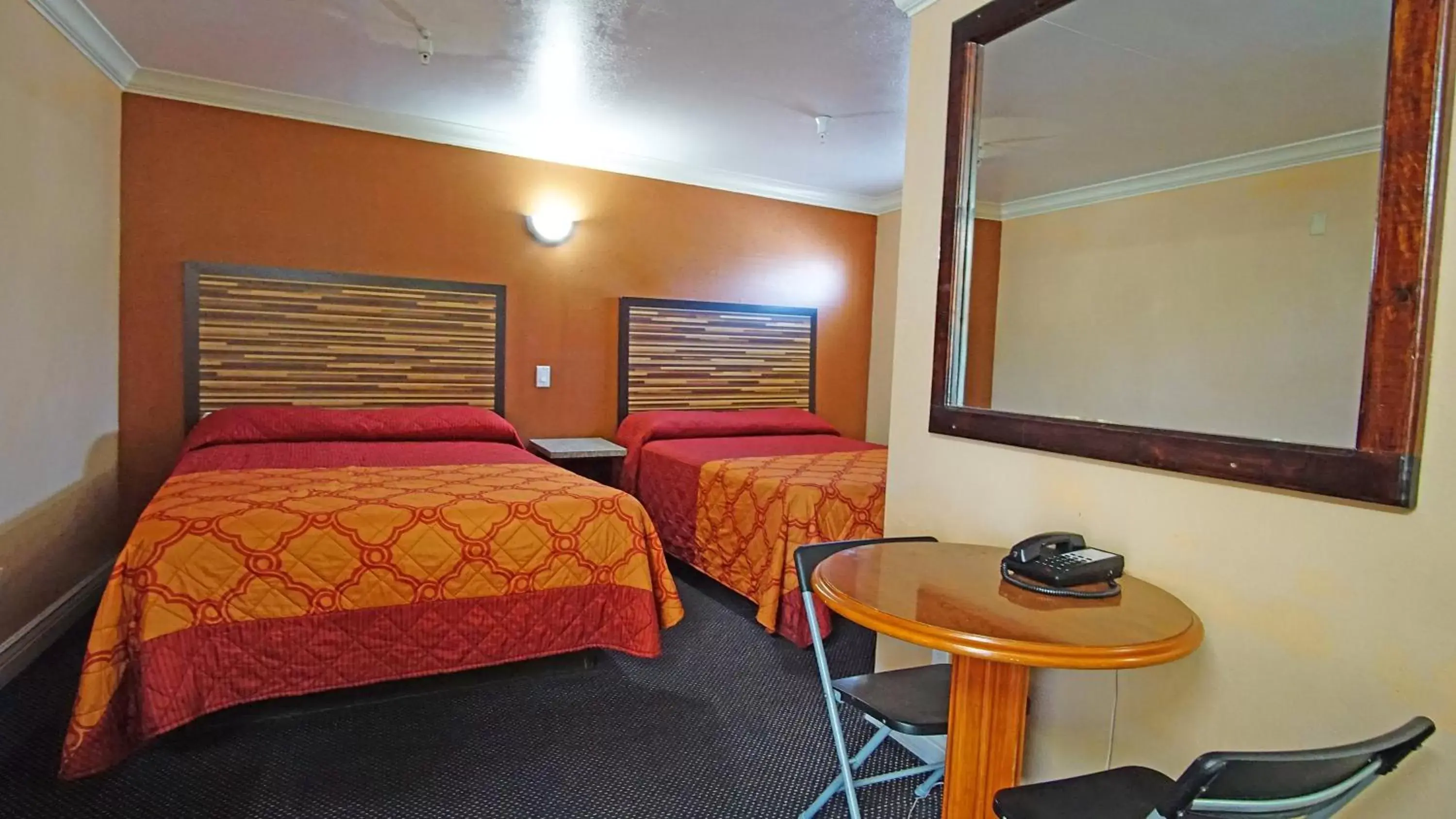 Bed in Lincoln Motel - Los Angeles, Hollywood Area