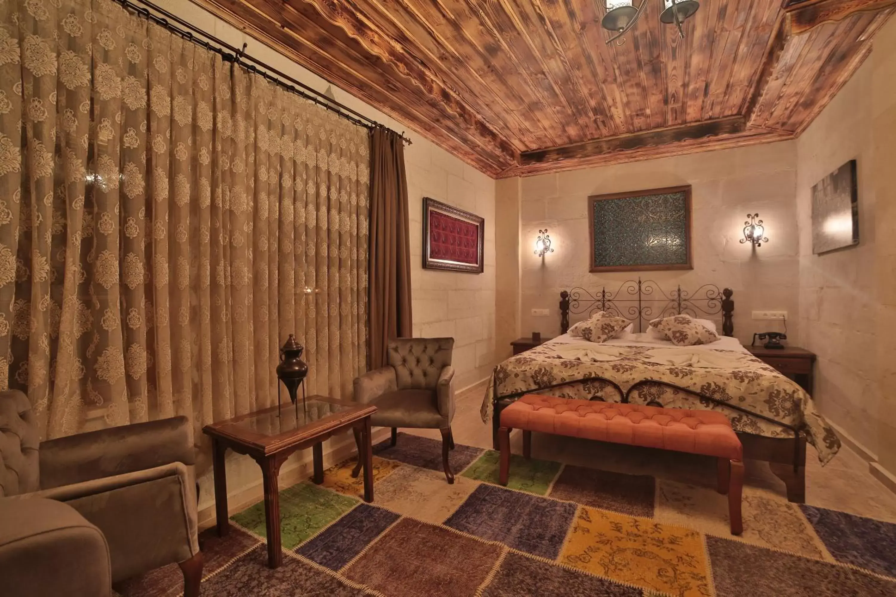 Bed in Caravanserai Inn Hotel