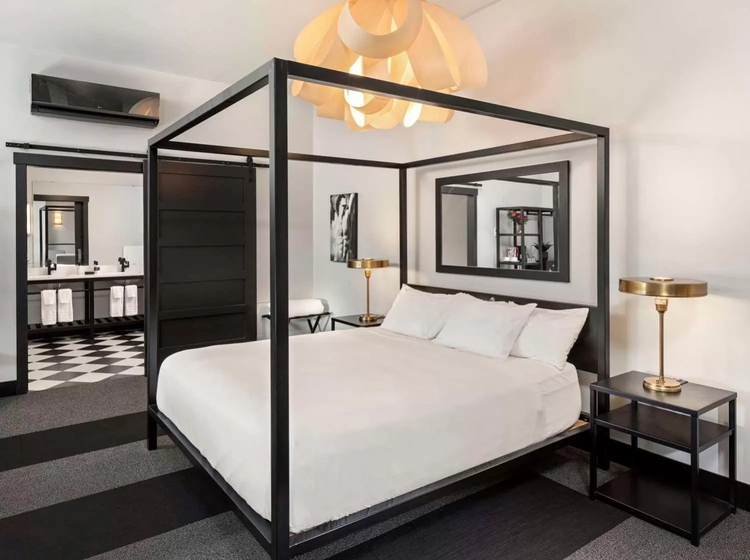 Bed in Hotel Grinnell, Ascend Hotel Collection