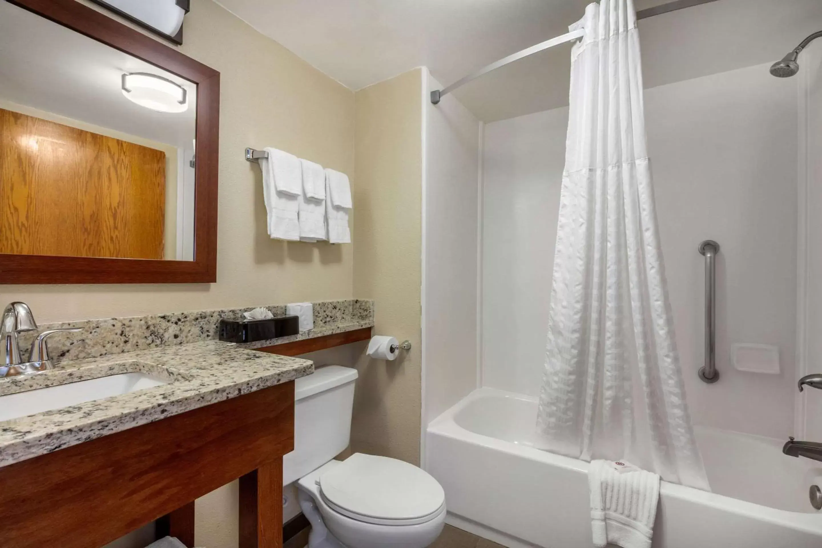 Photo of the whole room, Bathroom in Comfort Inn & Suites Hamilton Place