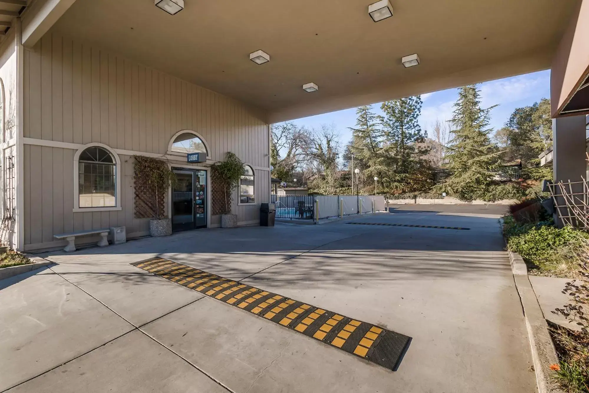 Facade/entrance in Sonora Aladdin Motor Inn