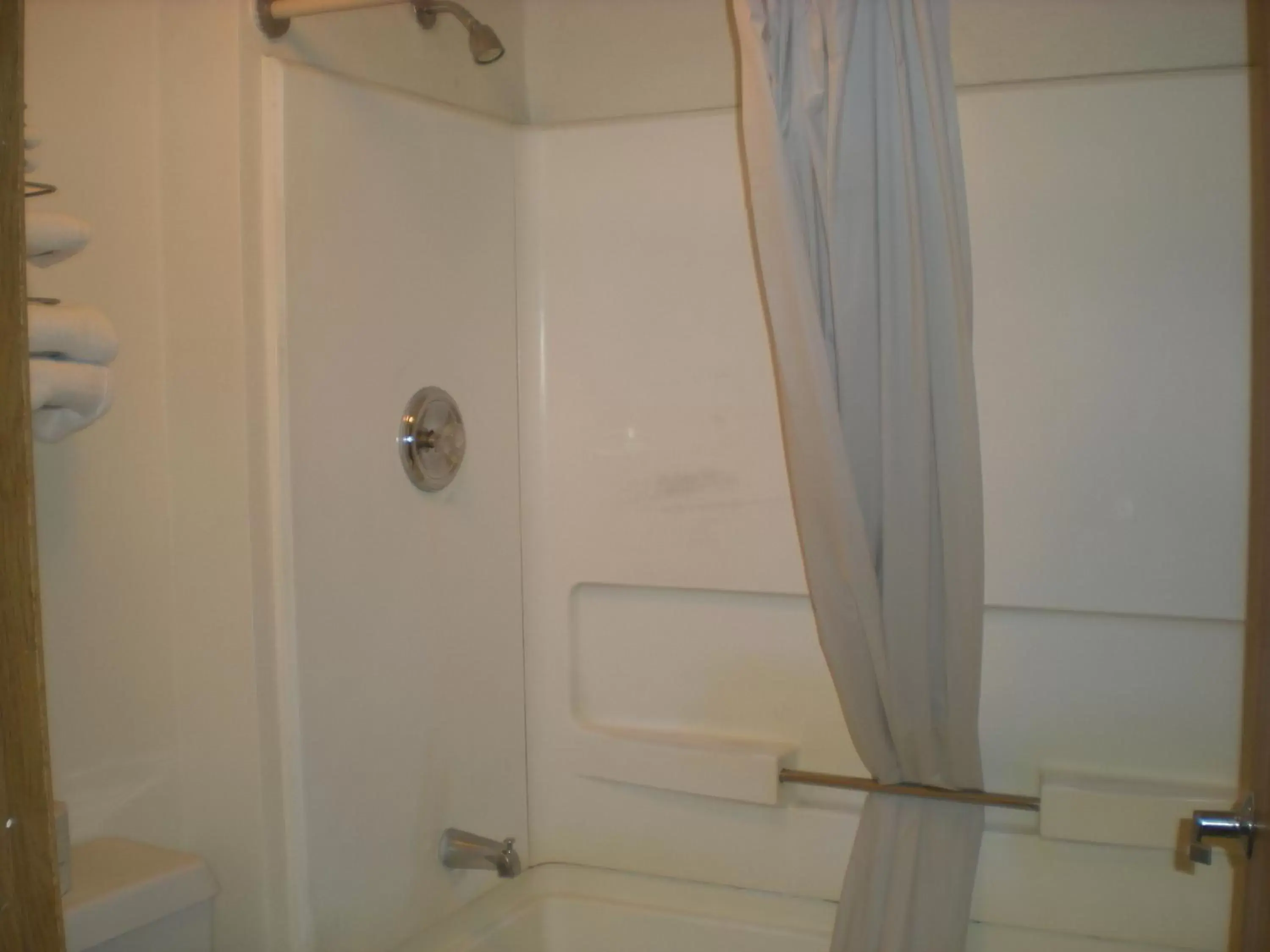 Shower, Bathroom in Travelers Inn - Phoenix