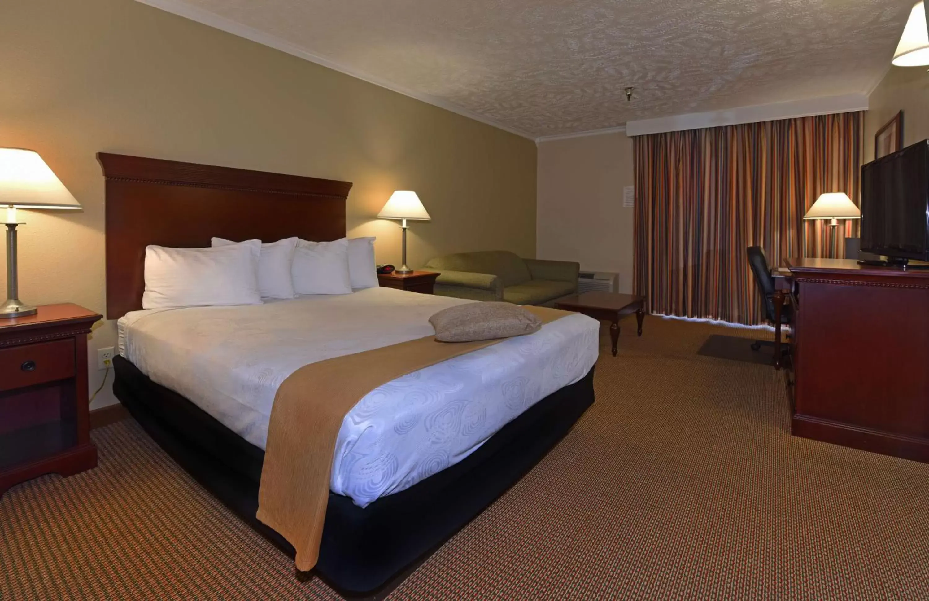 Photo of the whole room, Bed in Best Western Plus Ahtanum Inn