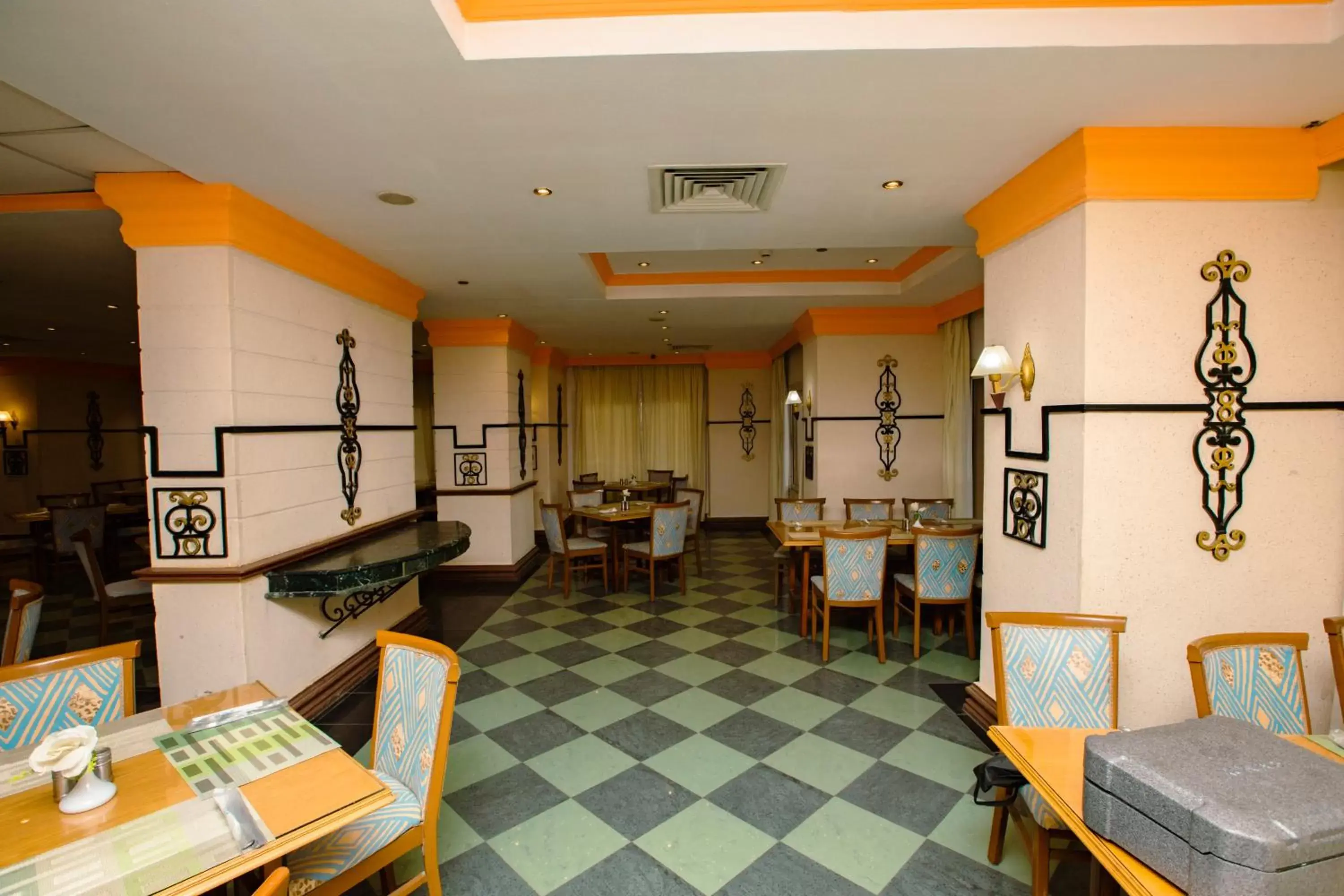 Restaurant/places to eat in AIFU Hotel El Montazah Alexandria