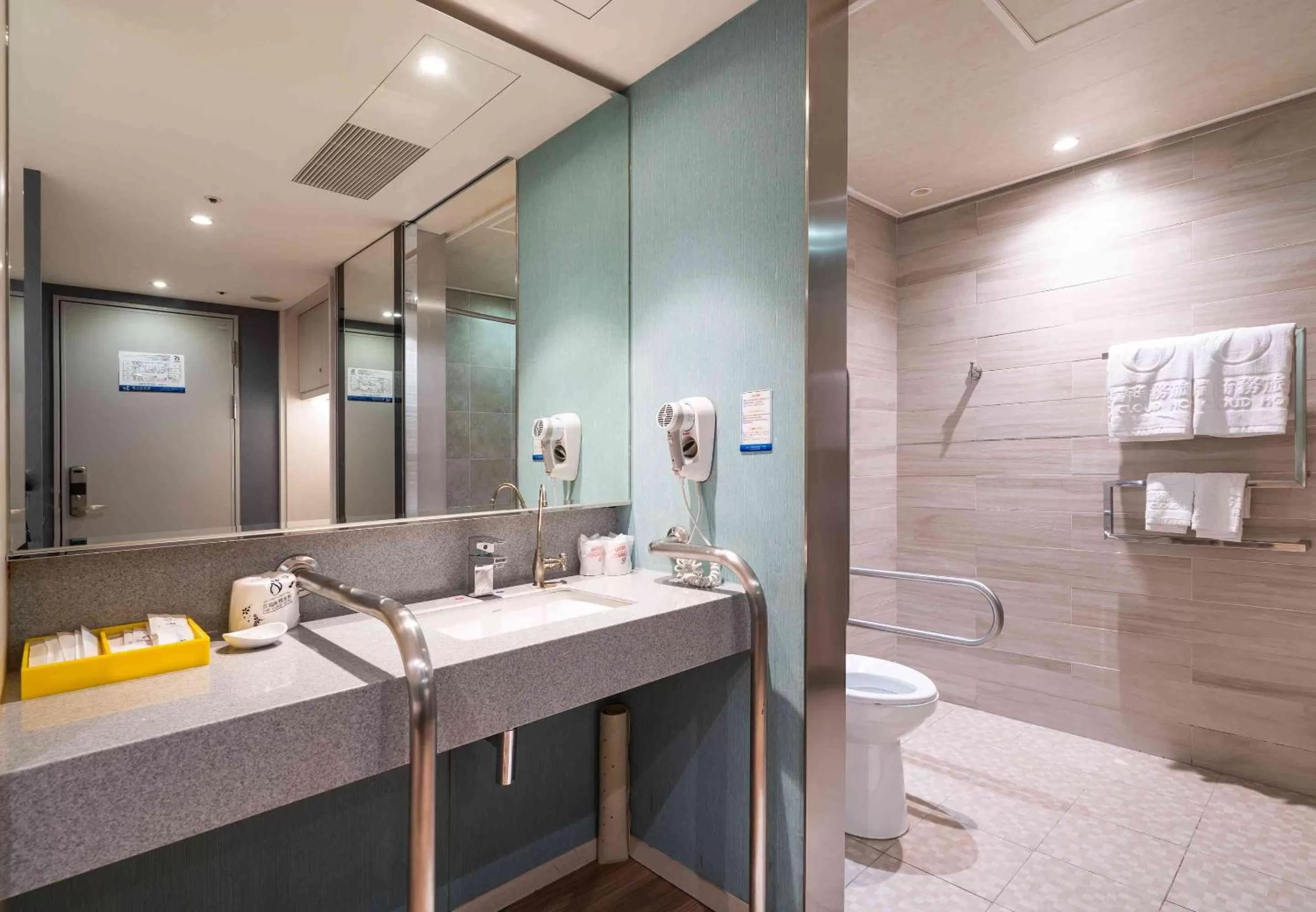 Shower in The Cloud Hotel