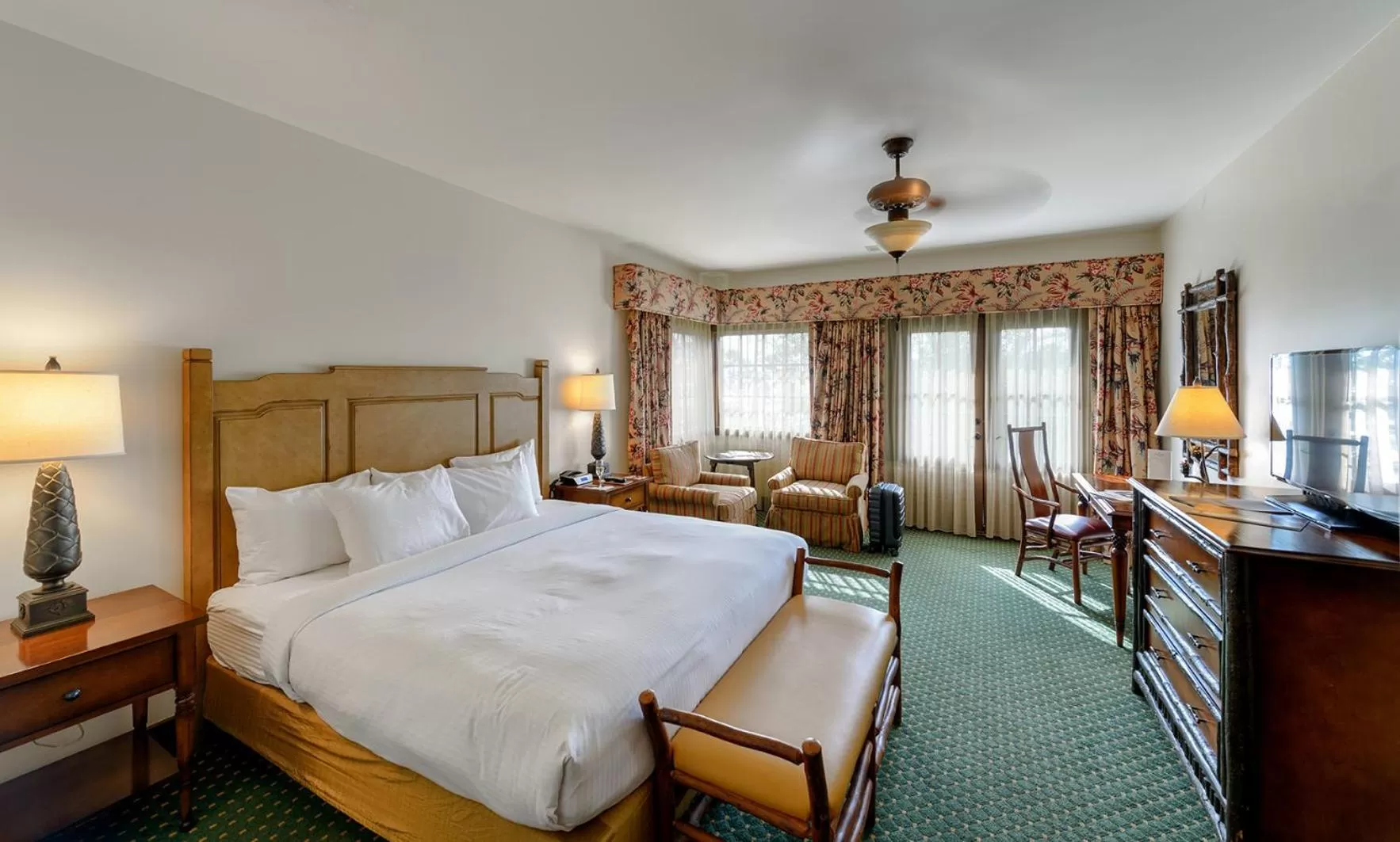 Photo of the whole room, Bed in Lanier Islands Legacy Lodge