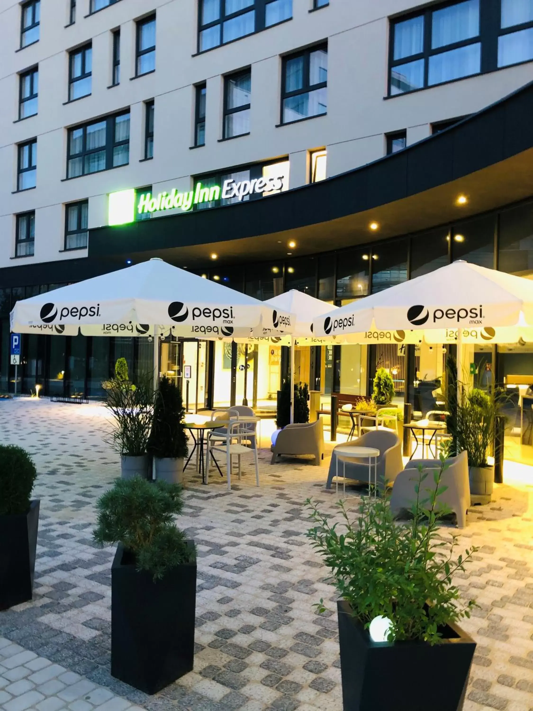 Facade/entrance, Restaurant/Places to Eat in Holiday Inn Express Warsaw - Mokotow, an IHG Hotel