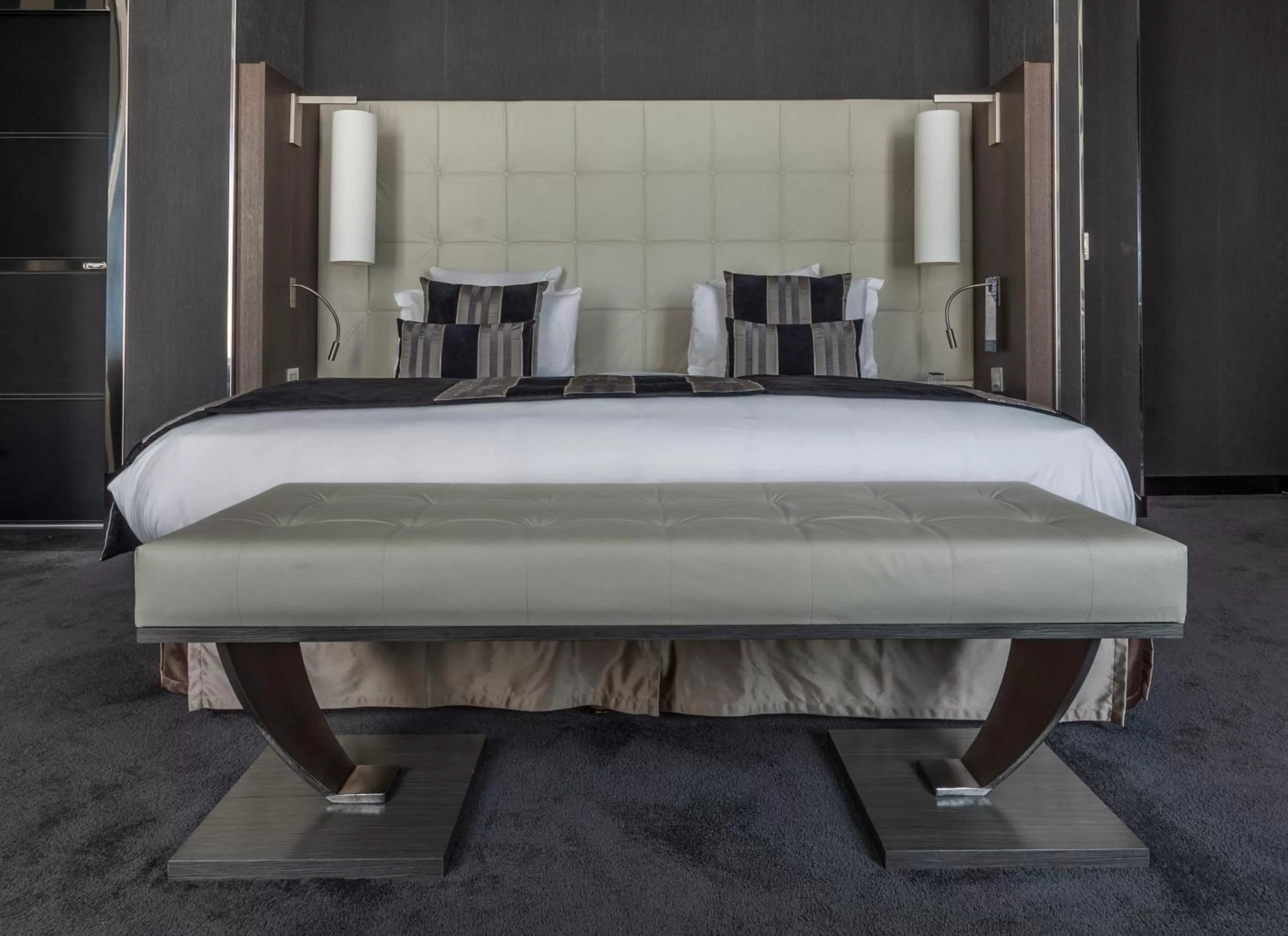 Bed in La Cour des Consuls Hotel & Spa Toulouse - MGallery Collection