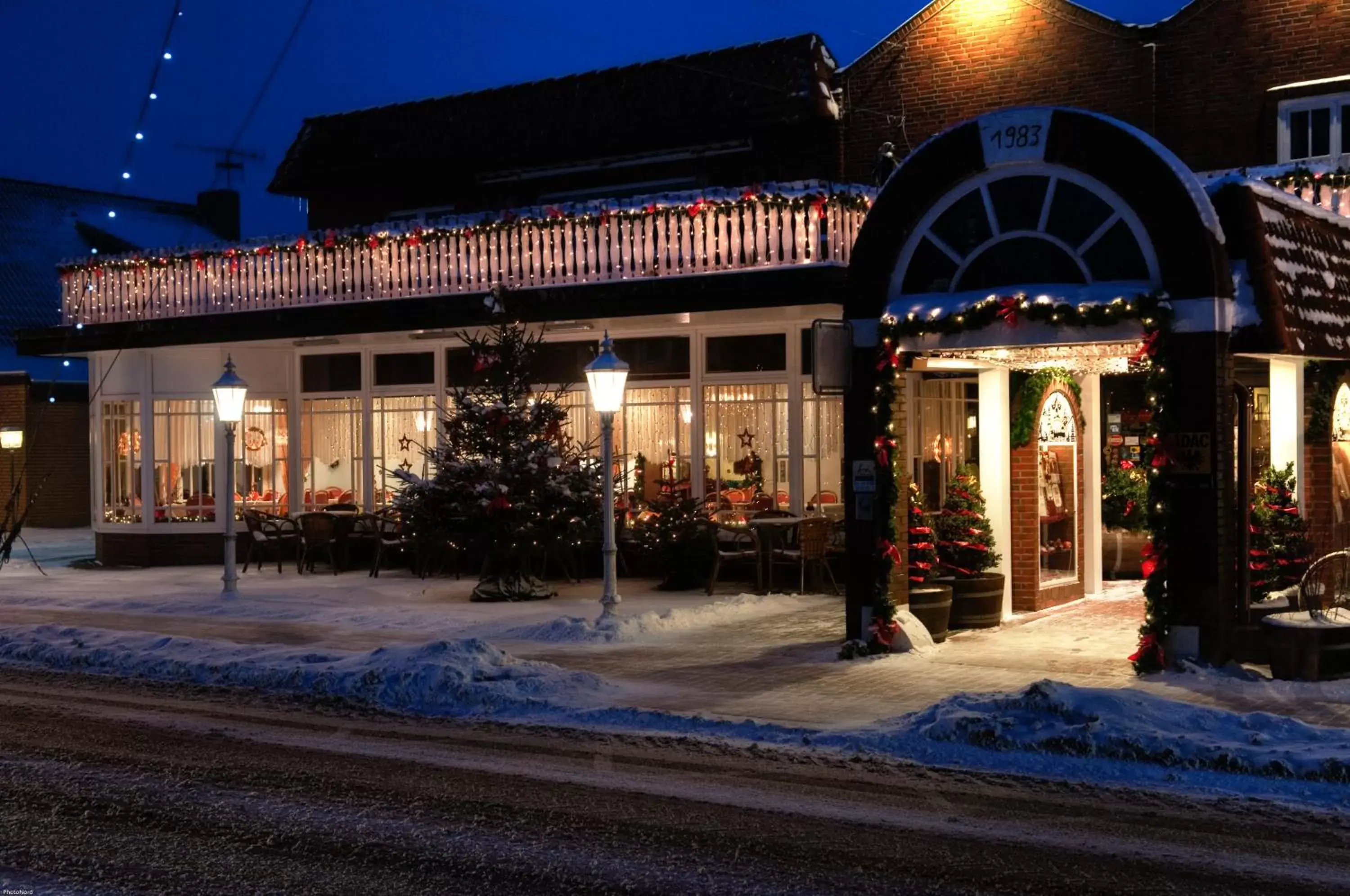 Facade/entrance, Property Building in Landhotel Butjadinger Tor