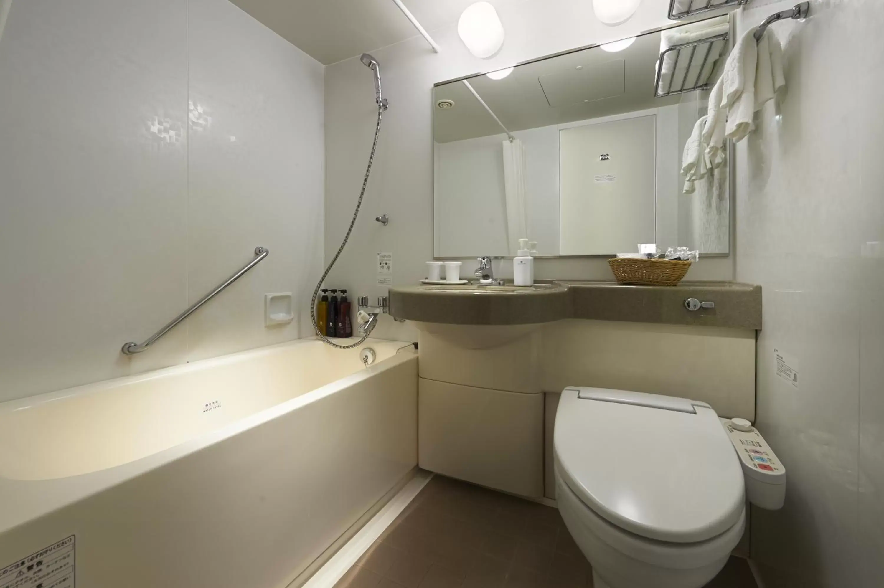 Toilet, Bathroom in Hotel Sunroute Plaza Shinjuku