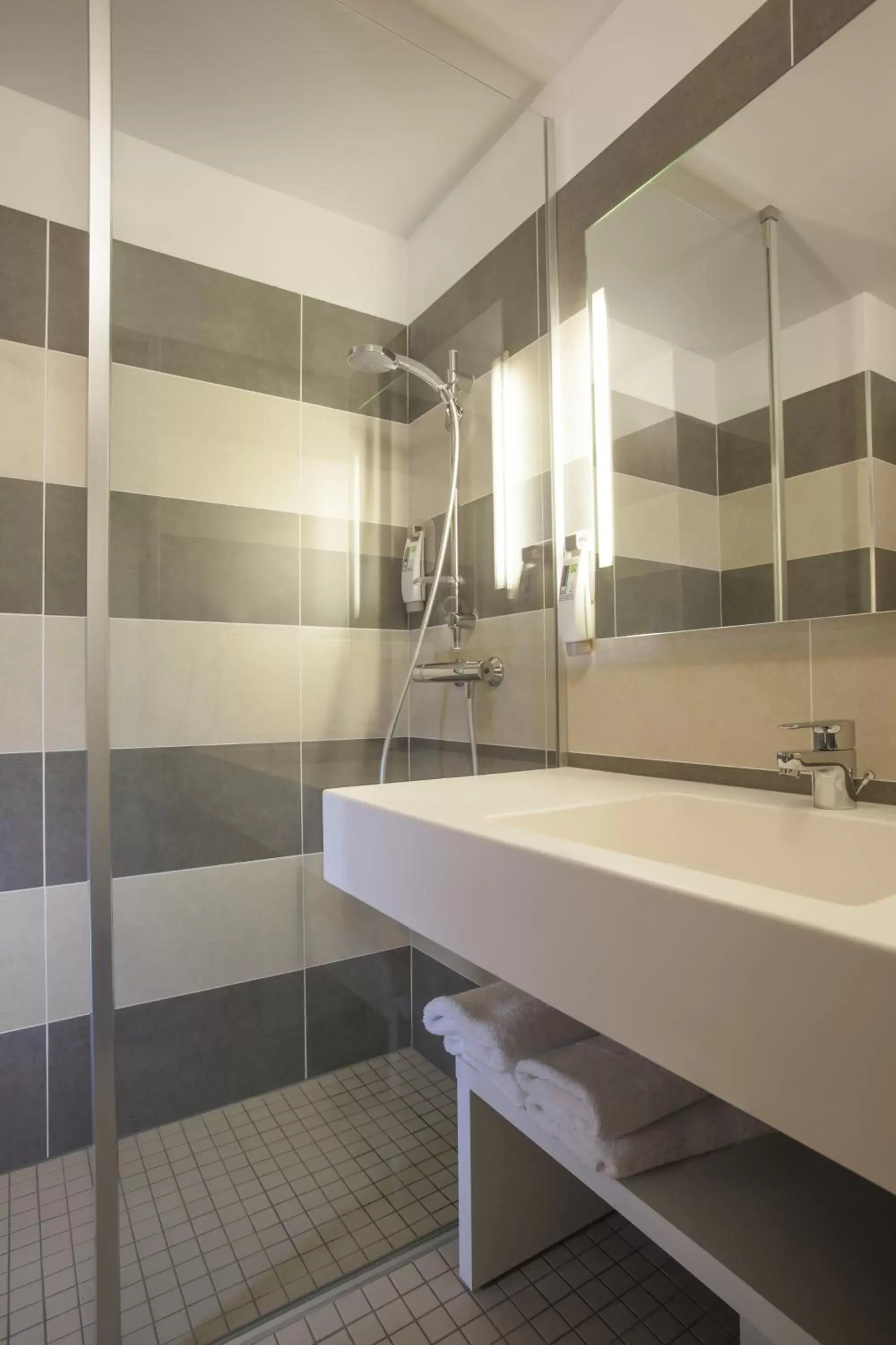 Shower, Bathroom in Ibis Styles Paris Massena Olympiades