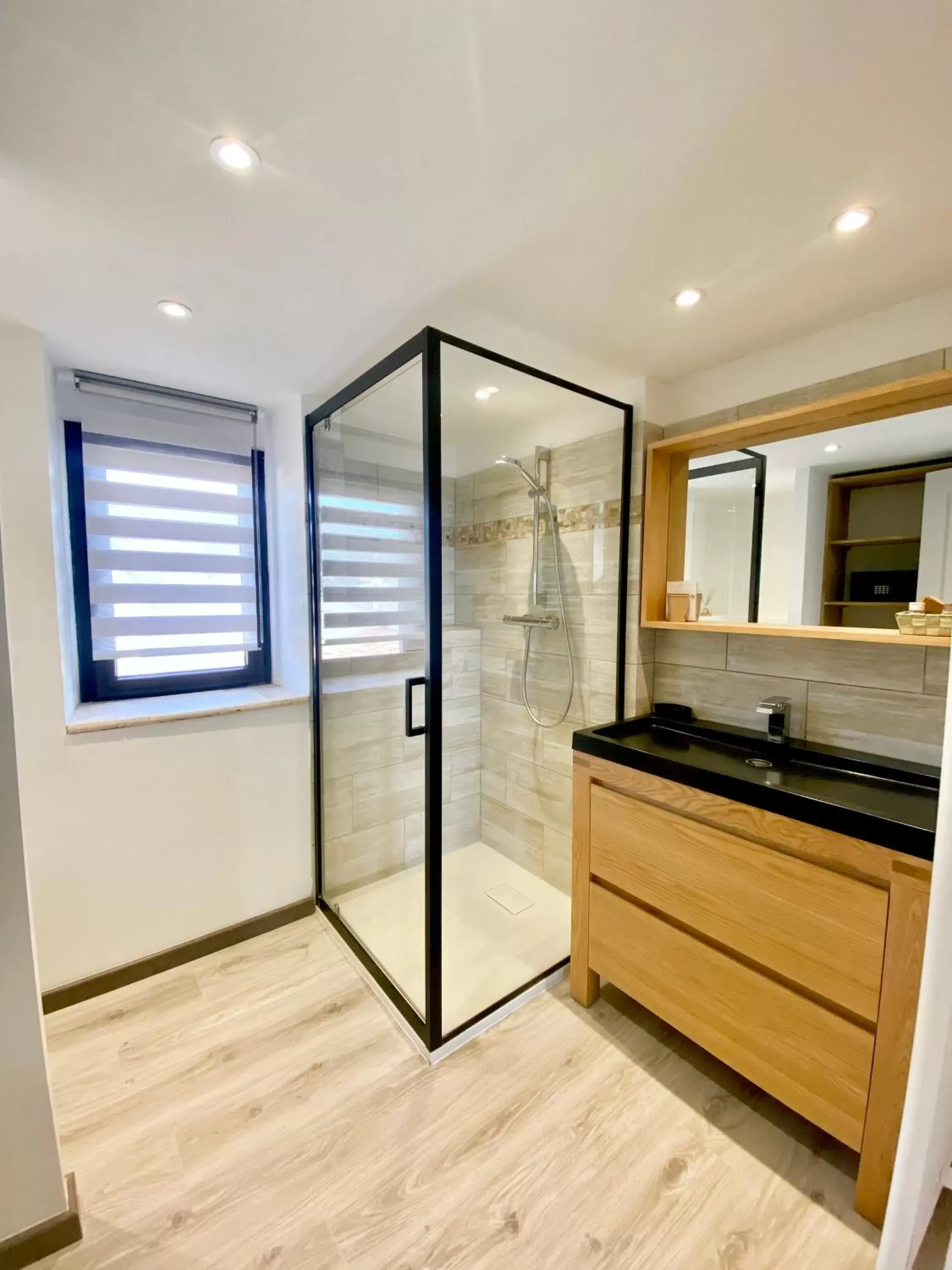 Bathroom in Auberge du Vieux Château