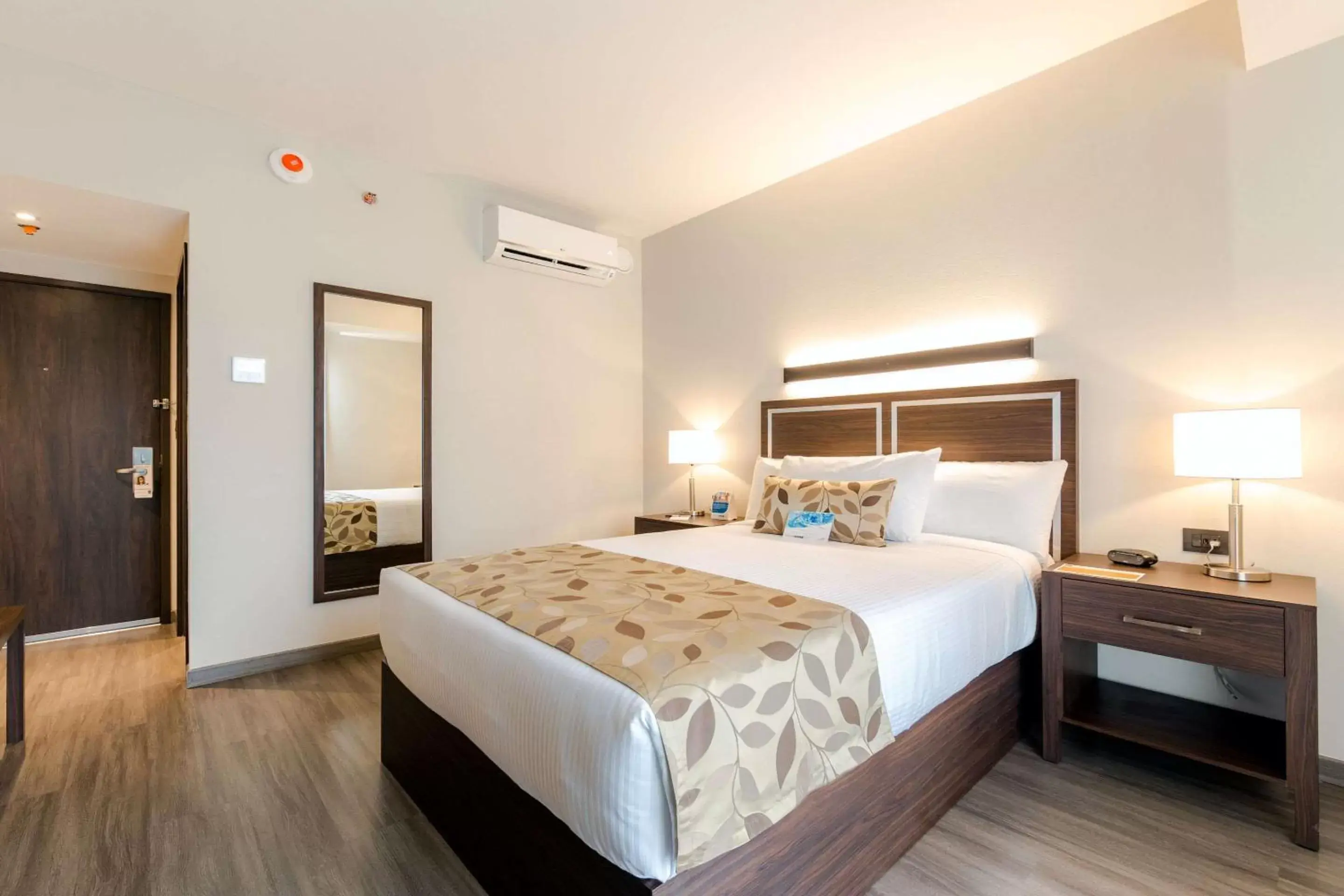 Photo of the whole room, Bed in Sleep Inn Guadalajara Galerias Photo of the whole room, Bed in Sleep Inn Guadalajara Galerias