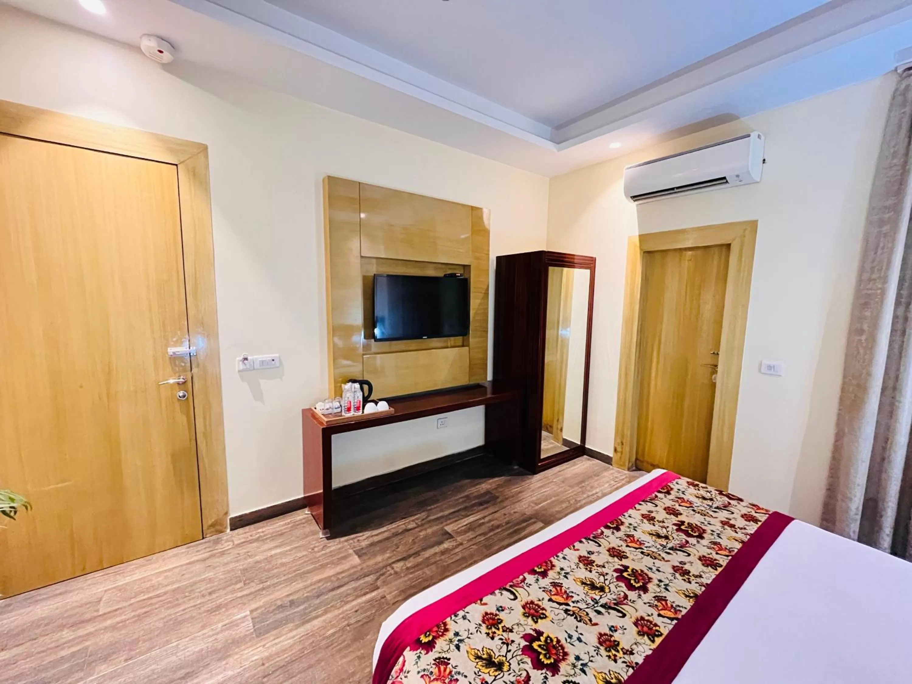 Bed in Hotel Banz near Delhi Airport