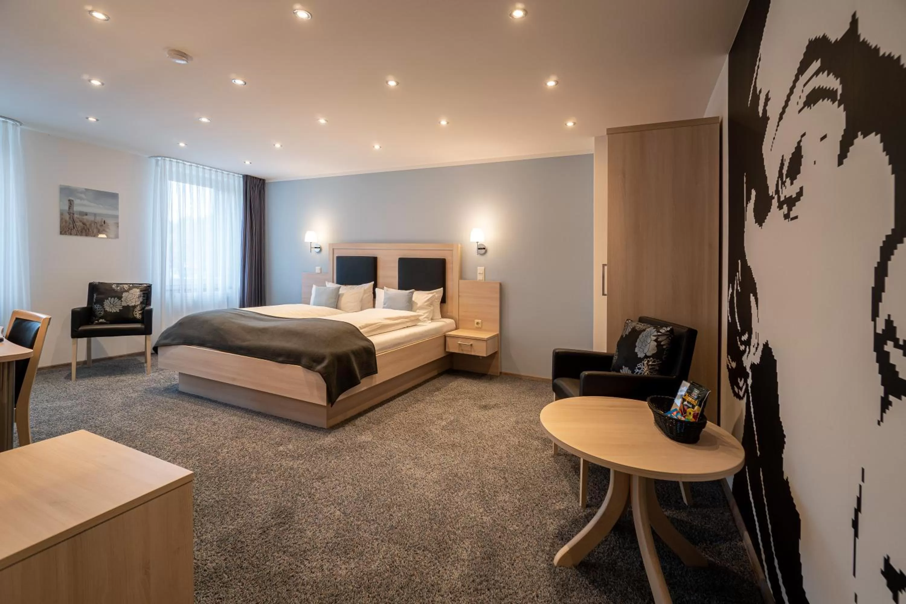 Photo of the whole room, Bed in Hotel Deutscher Hof