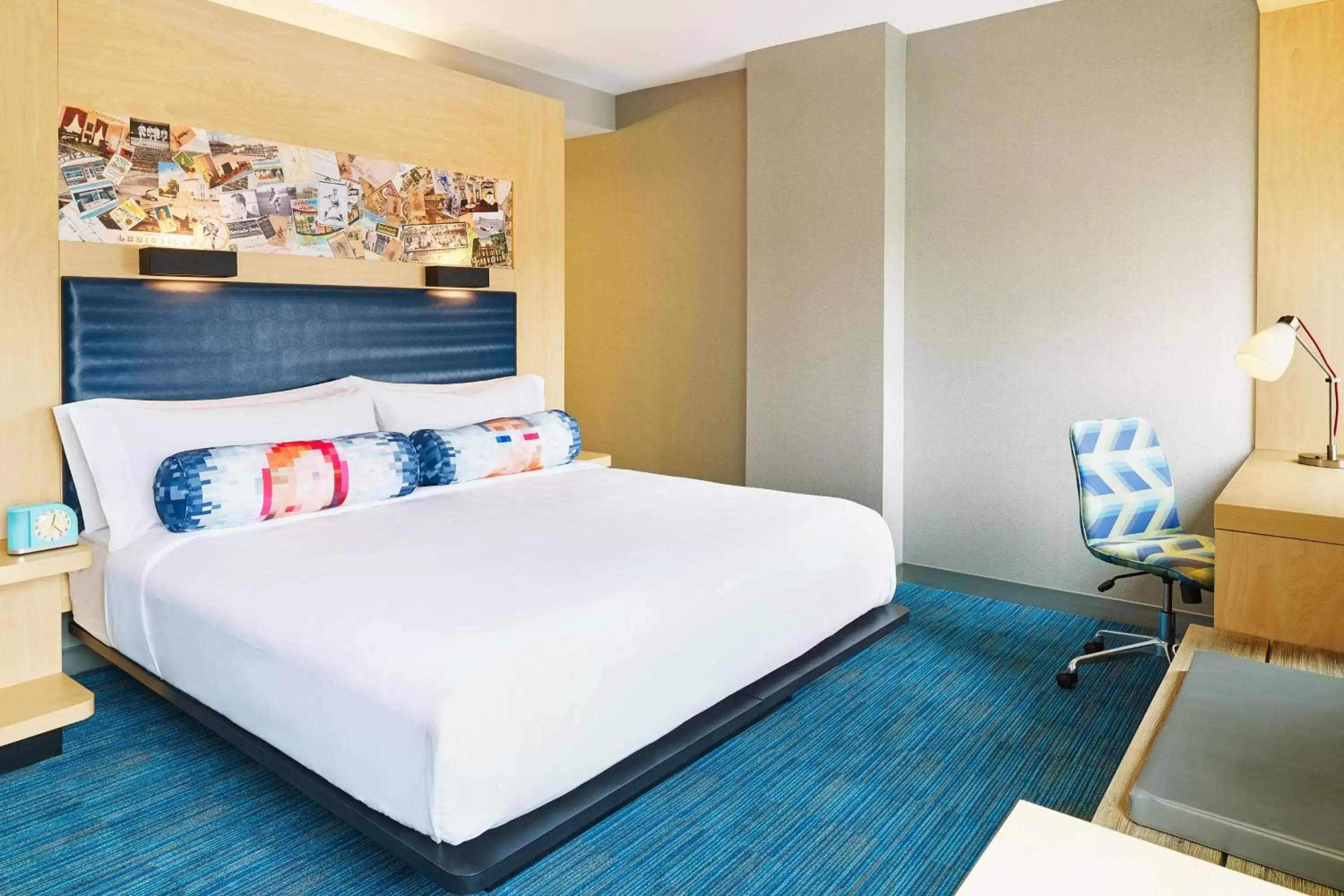 Photo of the whole room, Bed in Aloft Louisville Downtown