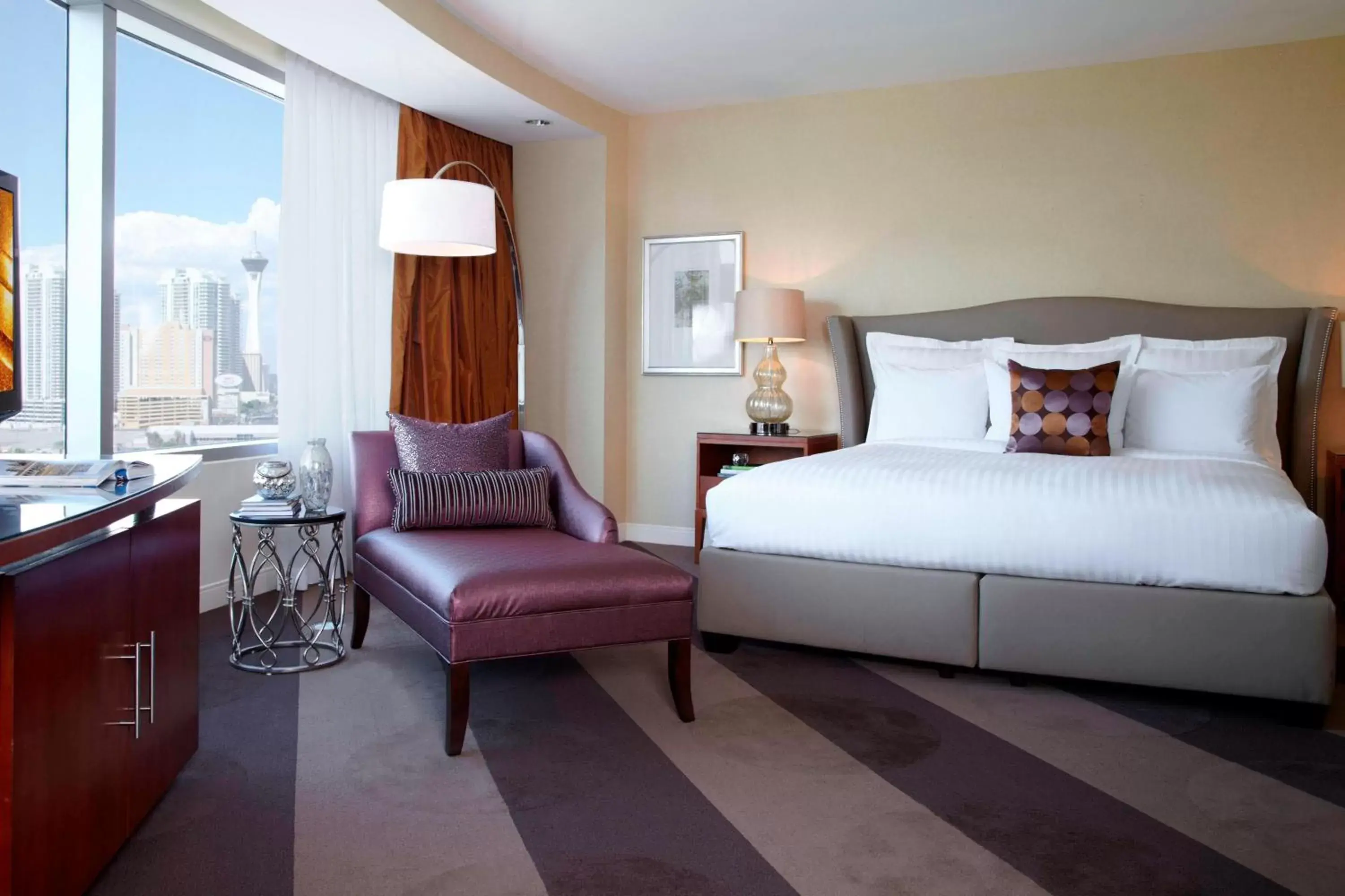 Bedroom in Renaissance Las Vegas Hotel