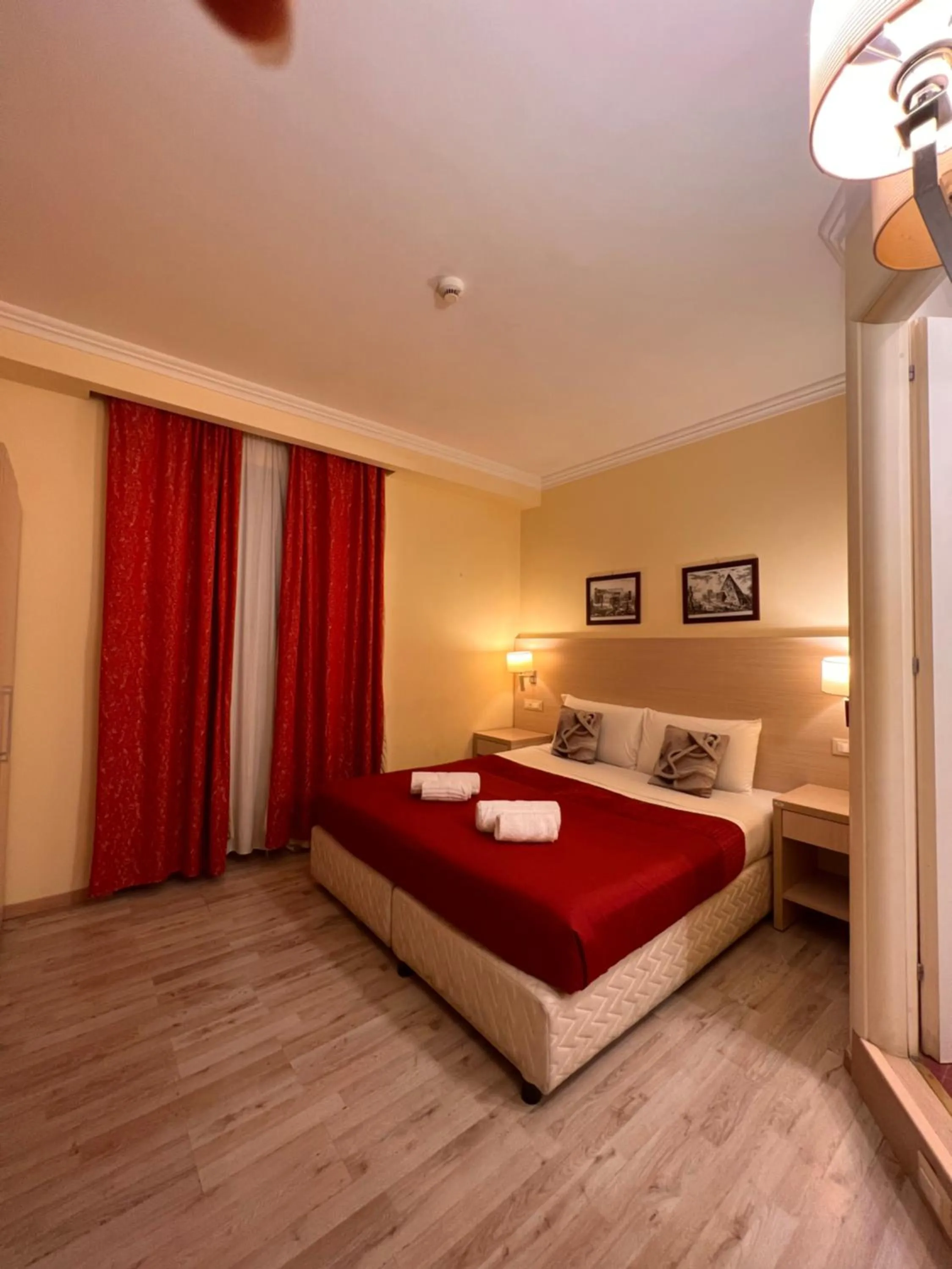 Photo of the whole room, Bed in Booking House Rome