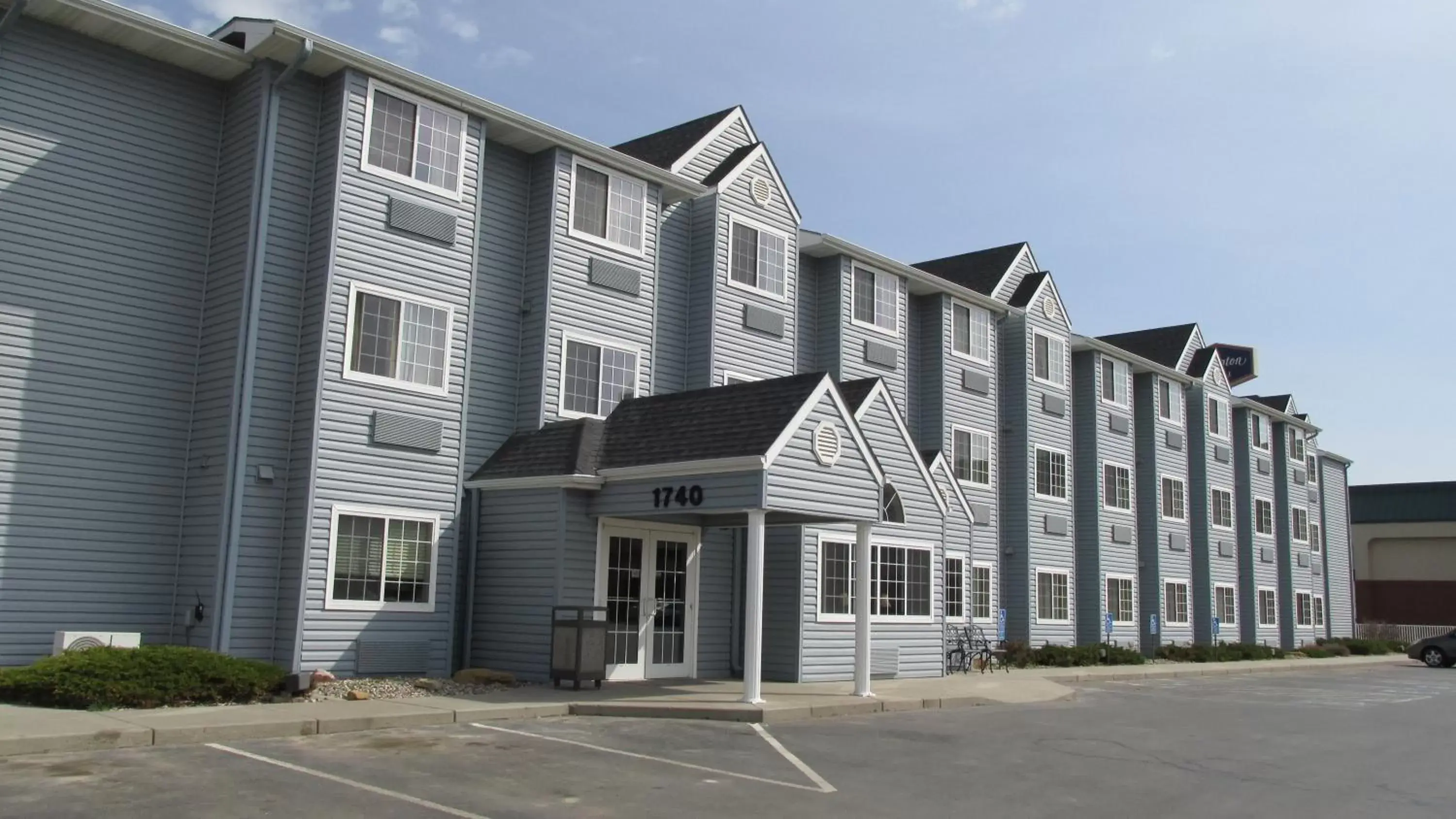 Facade/entrance, Property Building in Microtel Inn & Suites by Wyndham Rapid City