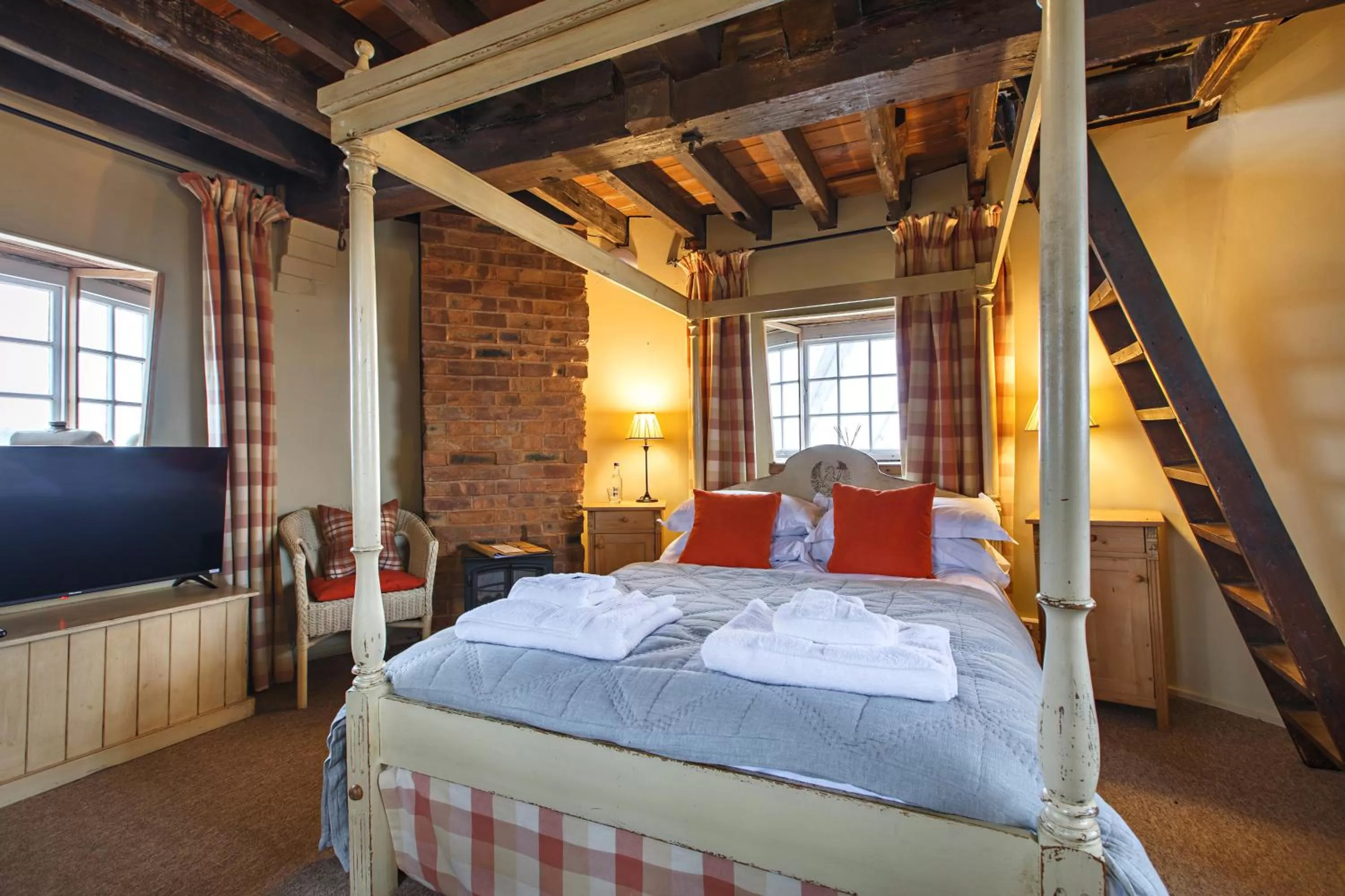 Bedroom, Bed in Cley Windmill