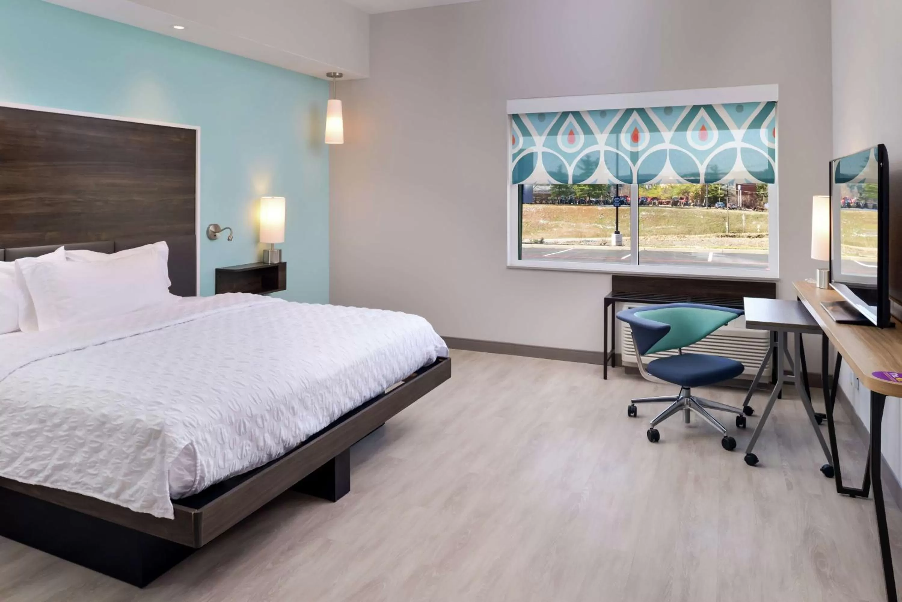 Bedroom, Bed in Tru By Hilton Staunton